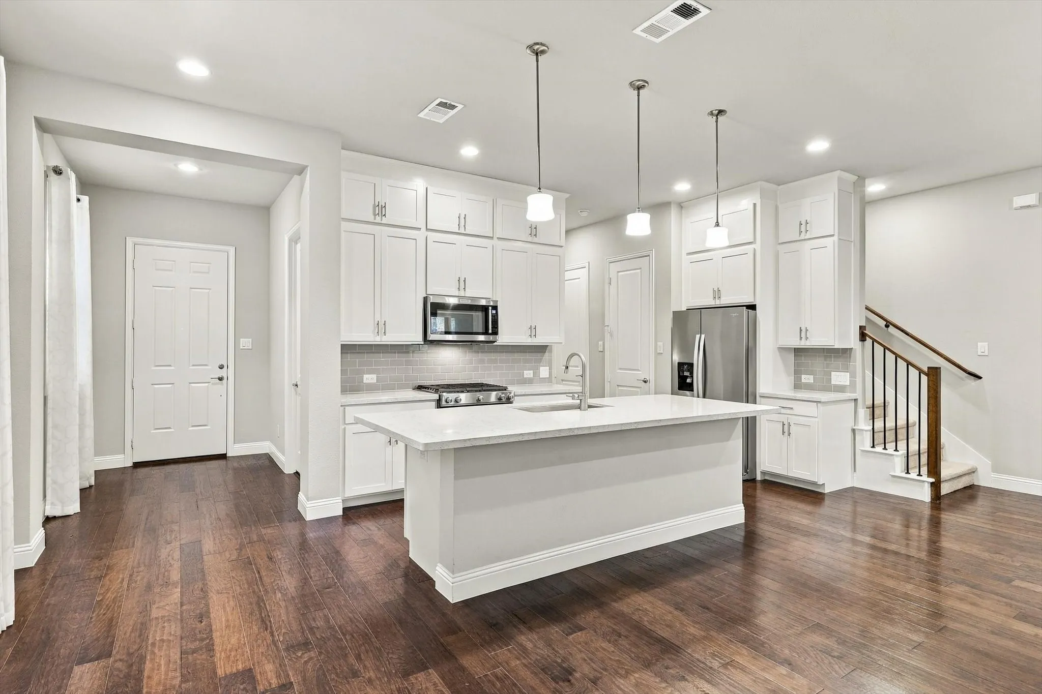 Townhouse For Rent in Collin County , 17764 Agave Lane, Dallas, Texas 75252, 3 Bedroom, 3 Bathroom, 2 Garage spaces, 1,921 Sqft, built in 2017, mls#21393577, Real Estate Agent in Dallas, Homes For Rent in Collin county, Homes For Rent in Dallas, Realtor in Dallas Texas, Real Estate Brokerage Independent Realty Texas, Luminita Cordes Realtor
