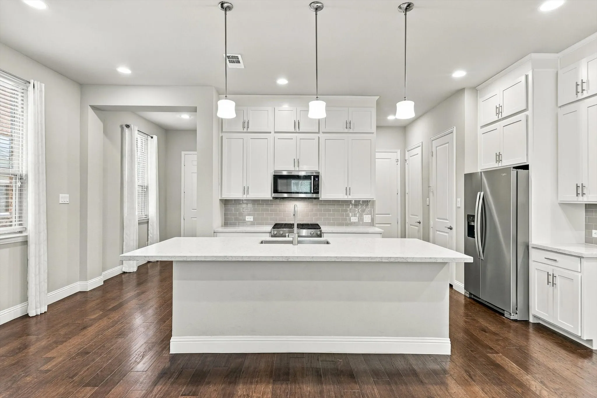 Townhouse For Rent in Collin County , 17764 Agave Lane, Dallas, Texas 75252, 3 Bedroom, 3 Bathroom, 2 Garage spaces, 1,921 Sqft, built in 2017, mls#21393577, Real Estate Agent in Dallas, Homes For Rent in Collin county, Homes For Rent in Dallas, Realtor in Dallas Texas, Real Estate Brokerage Independent Realty Texas, Luminita Cordes Realtor