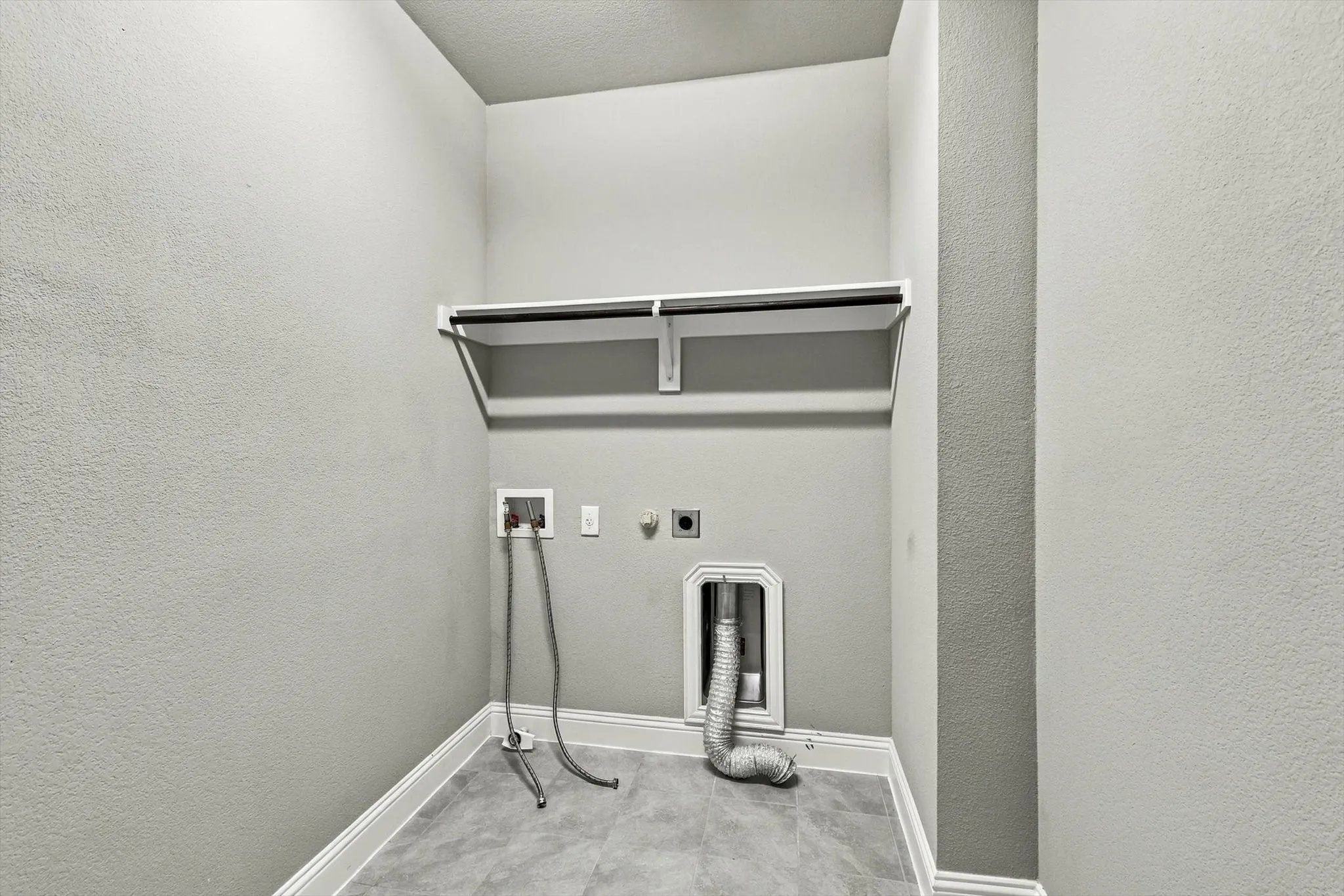 Townhouse For Rent in Collin County , 17764 Agave Lane, Dallas, Texas 75252, 3 Bedroom, 3 Bathroom, 2 Garage spaces, 1,921 Sqft, built in 2017, mls#21393577, Real Estate Agent in Dallas, Homes For Rent in Collin county, Homes For Rent in Dallas, Realtor in Dallas Texas, Real Estate Brokerage Independent Realty Texas, Luminita Cordes Realtor