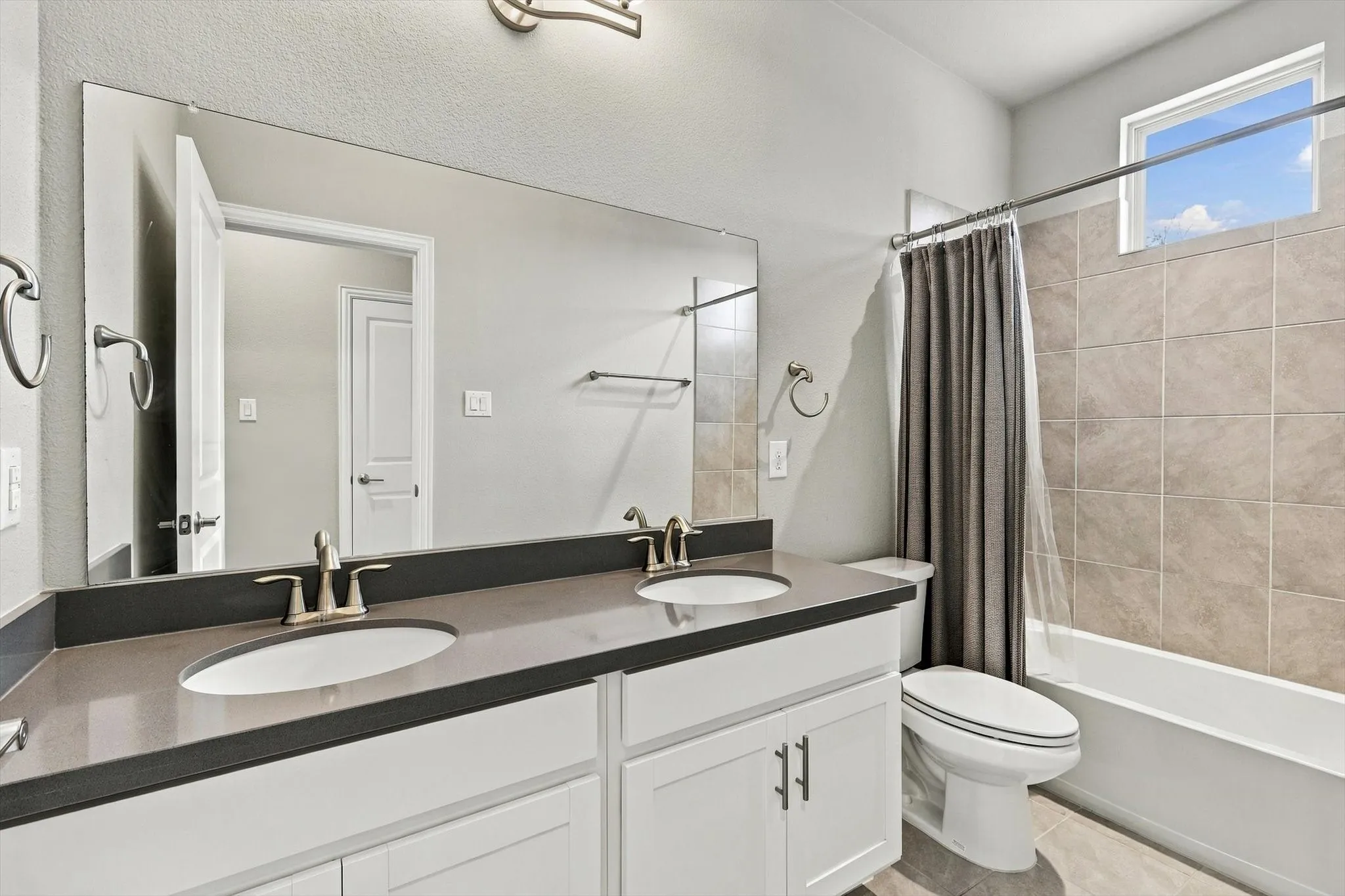 Townhouse For Rent in Collin County , 17764 Agave Lane, Dallas, Texas 75252, 3 Bedroom, 3 Bathroom, 2 Garage spaces, 1,921 Sqft, built in 2017, mls#21393577, Real Estate Agent in Dallas, Homes For Rent in Collin county, Homes For Rent in Dallas, Realtor in Dallas Texas, Real Estate Brokerage Independent Realty Texas, Luminita Cordes Realtor