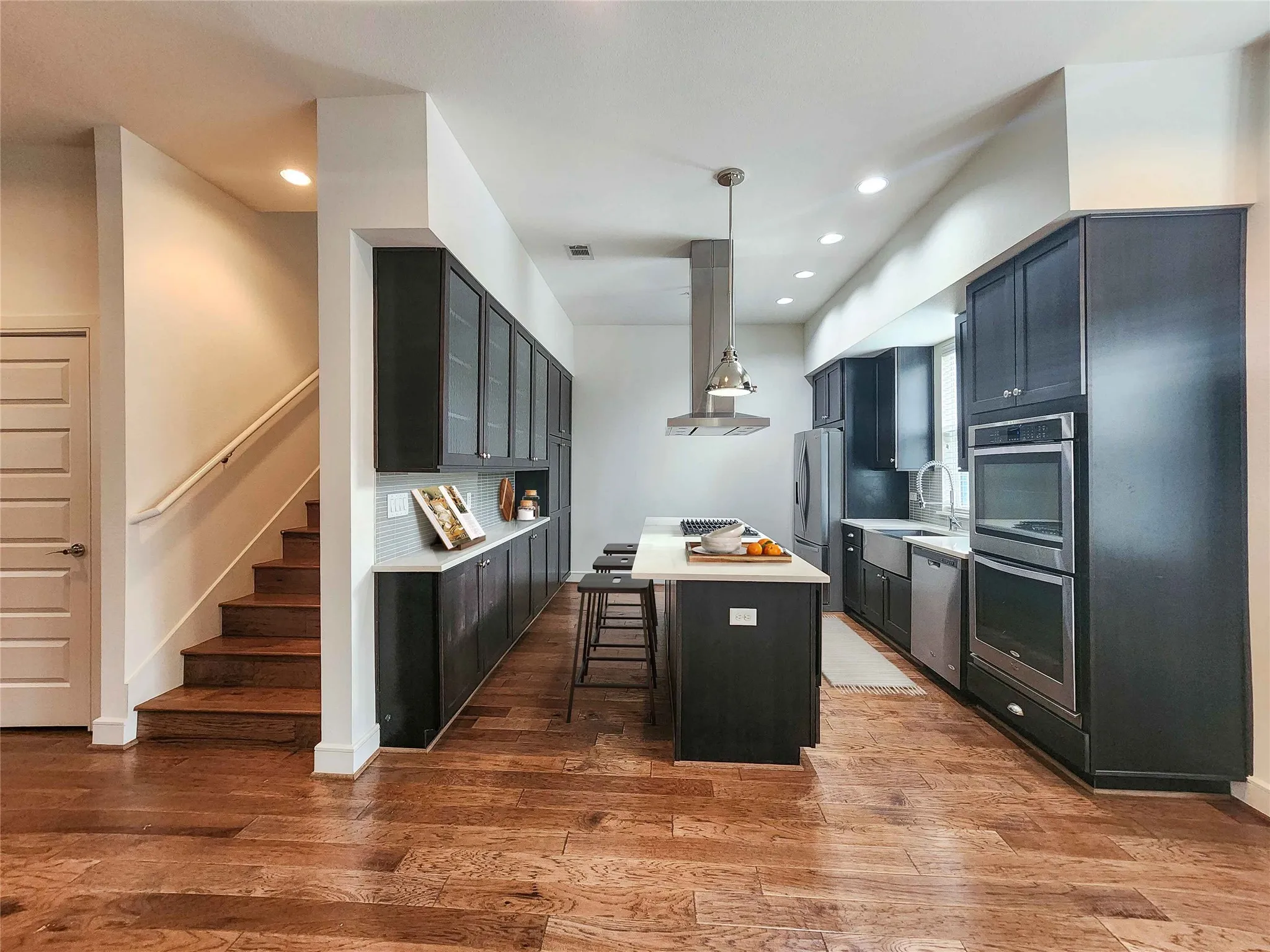 Townhouse For Rent in Dallas County , 2525 State Street 1110, Dallas, Texas 75201, 3 Bedroom, 4 Bathroom, 3 Garage spaces, 2,282 Sqft, built in 2016, mls#21393578, Real Estate Agent in Dallas, Homes For Rent in Dallas county, Homes For Rent in Dallas, Realtor in Dallas Texas, Real Estate Brokerage Independent Realty Texas, Luminita Cordes Realtor