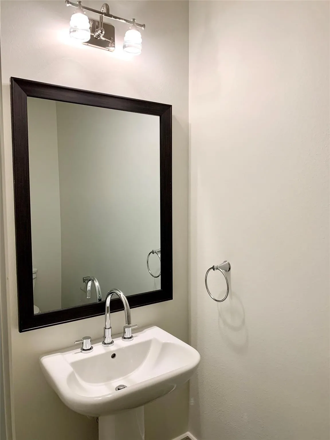 Townhouse For Rent in Dallas County , 2525 State Street 1110, Dallas, Texas 75201, 3 Bedroom, 4 Bathroom, 3 Garage spaces, 2,282 Sqft, built in 2016, mls#21393578, Real Estate Agent in Dallas, Homes For Rent in Dallas county, Homes For Rent in Dallas, Realtor in Dallas Texas, Real Estate Brokerage Independent Realty Texas, Luminita Cordes Realtor