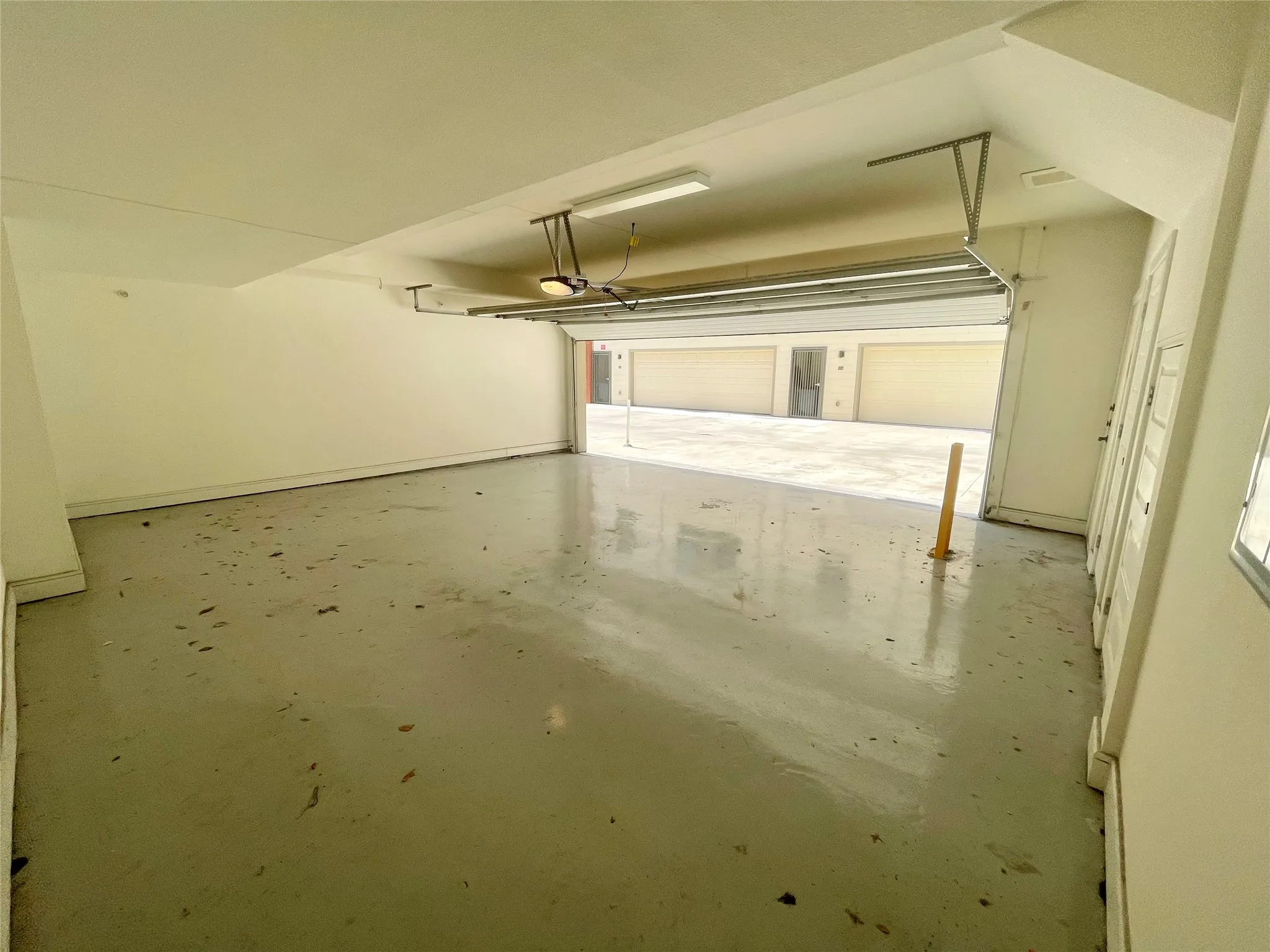 Townhouse For Rent in Dallas County , 2525 State Street 1110, Dallas, Texas 75201, 3 Bedroom, 4 Bathroom, 3 Garage spaces, 2,282 Sqft, built in 2016, mls#21393578, Real Estate Agent in Dallas, Homes For Rent in Dallas county, Homes For Rent in Dallas, Realtor in Dallas Texas, Real Estate Brokerage Independent Realty Texas, Luminita Cordes Realtor