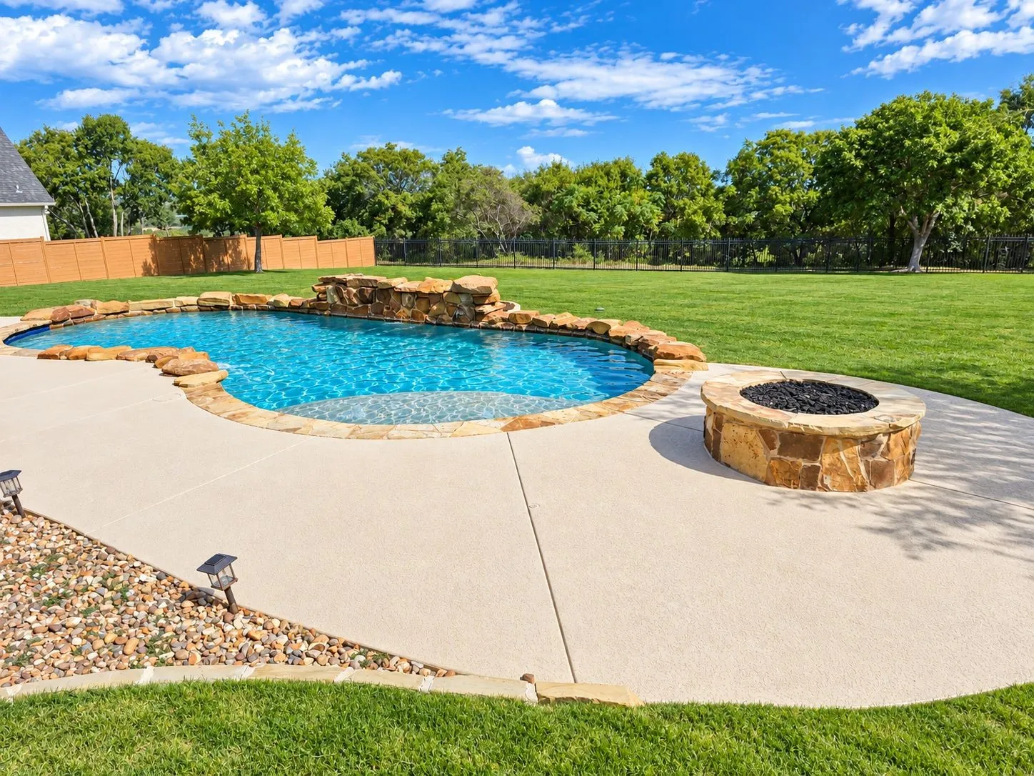 Single Family Residence For Sale in Bell County , 144 Indian Ridge Road, Belton, Texas 76513, 6 Bedroom, 4 Bathroom, 3 Garage spaces, 3,988 Sqft, built in 2018, mls#21393527, Real Estate Agent in Belton, Homes For Sale in Bell county, Homes For Sale in Belton, Realtor in Belton Texas, Real Estate Brokerage Independent Realty Texas, Luminita Cordes Realtor
