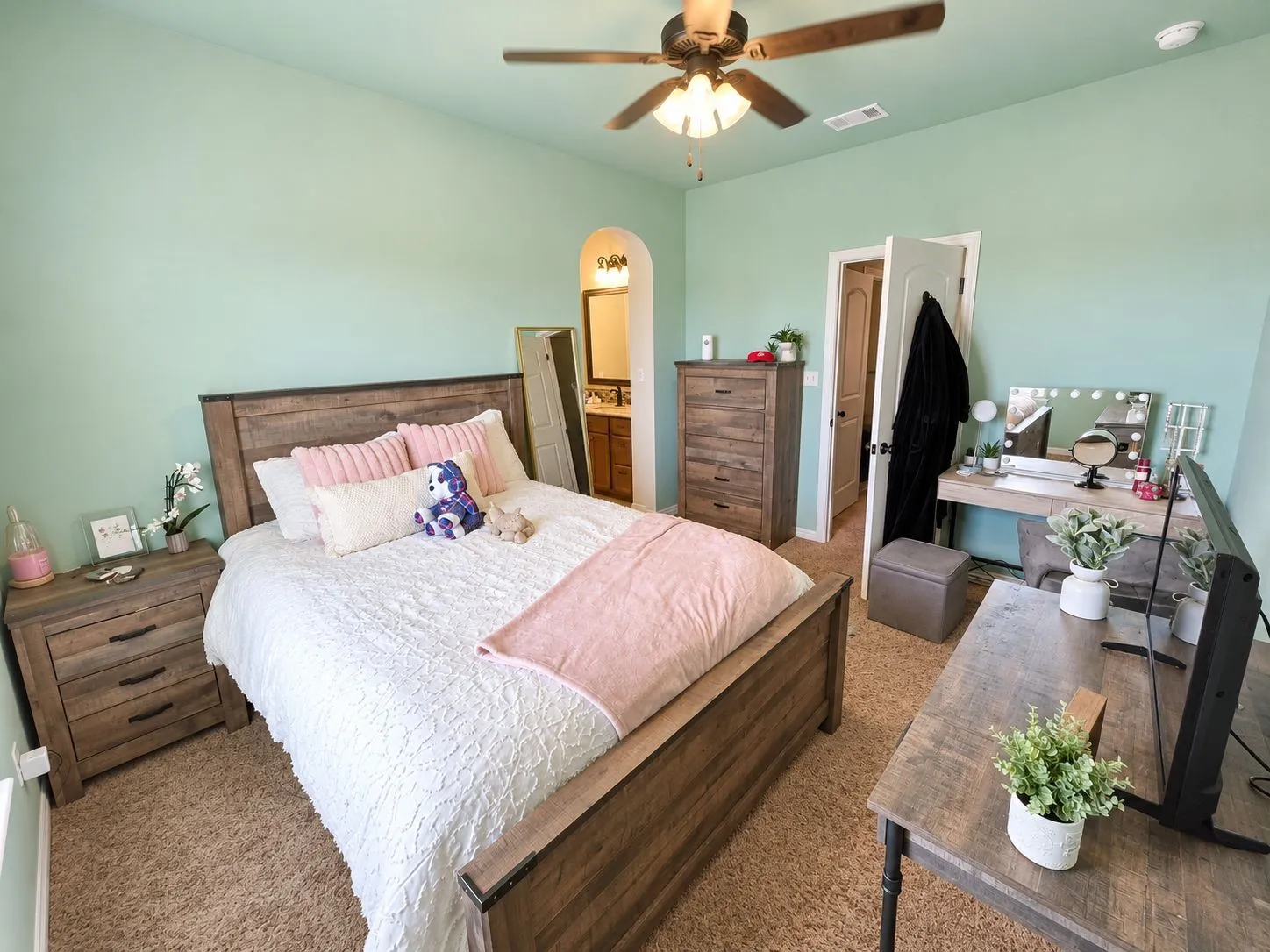 Single Family Residence For Sale in Bell County , 144 Indian Ridge Road, Belton, Texas 76513, 6 Bedroom, 4 Bathroom, 3 Garage spaces, 3,988 Sqft, built in 2018, mls#21393527, Real Estate Agent in Belton, Homes For Sale in Bell county, Homes For Sale in Belton, Realtor in Belton Texas, Real Estate Brokerage Independent Realty Texas, Luminita Cordes Realtor