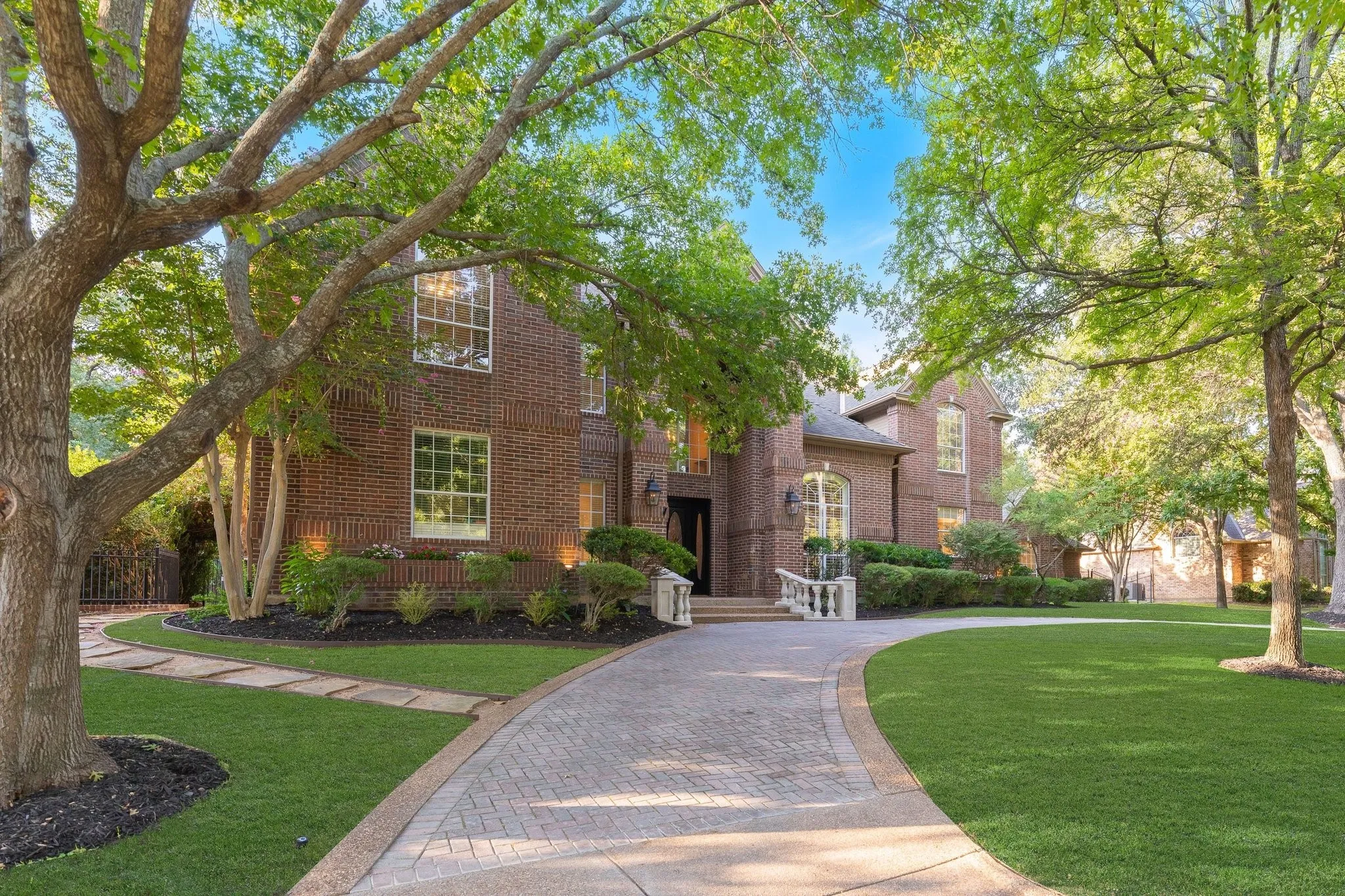 Single Family Residence For Sale in Tarrant County , 303 Covington Way, Colleyville, Texas 76034, 4 Bedroom, 4 Bathroom, 3 Garage spaces, 4,892 Sqft, built in 1991, mls#21393331, Real Estate Agent in Colleyville, Homes For Sale in Tarrant county, Homes For Sale in Colleyville, Realtor in Colleyville Texas, Real Estate Brokerage Independent Realty Texas, Luminita Cordes Realtor