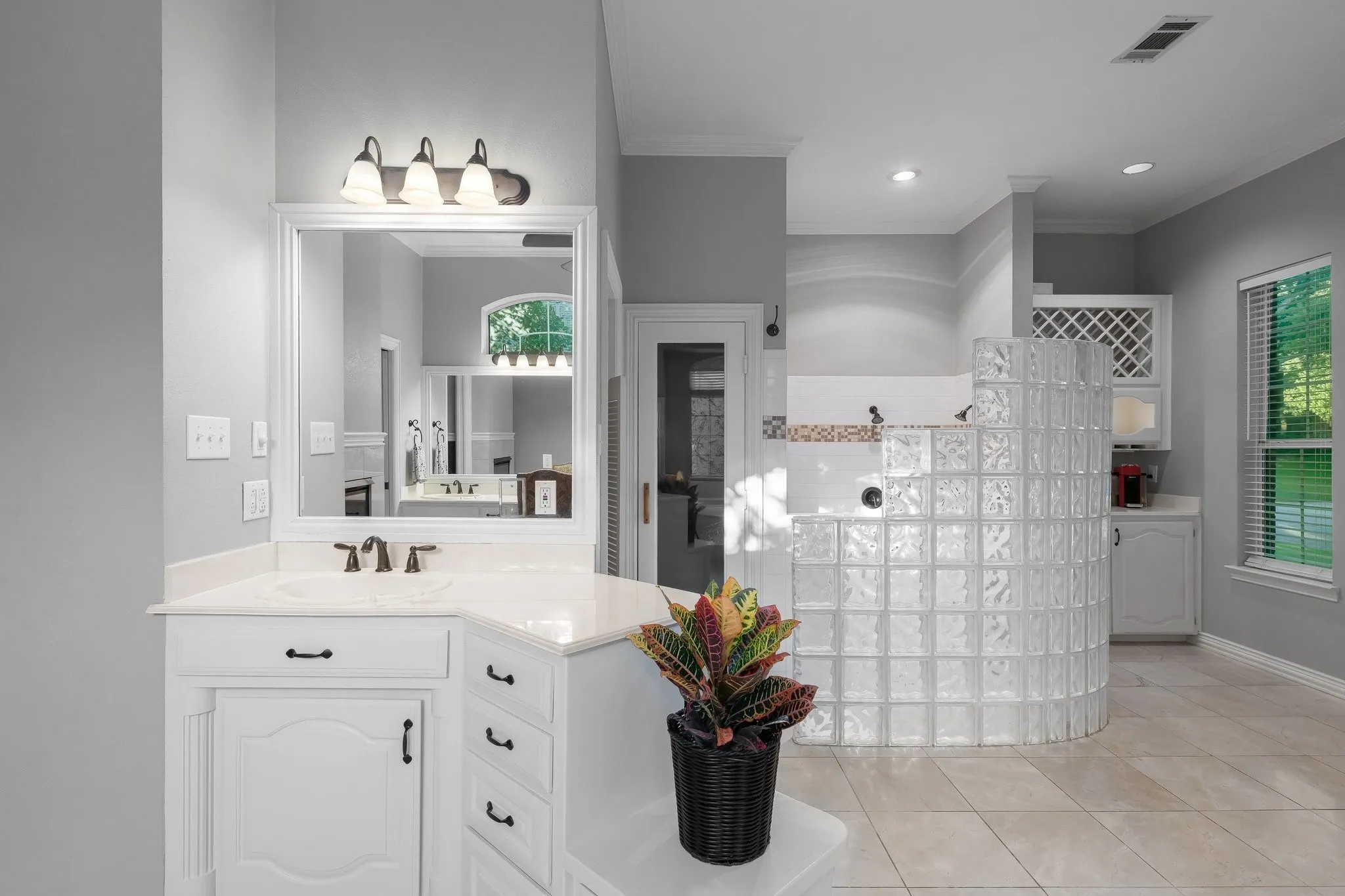 Single Family Residence For Sale in Tarrant County , 303 Covington Way, Colleyville, Texas 76034, 4 Bedroom, 4 Bathroom, 3 Garage spaces, 4,892 Sqft, built in 1991, mls#21393331, Real Estate Agent in Colleyville, Homes For Sale in Tarrant county, Homes For Sale in Colleyville, Realtor in Colleyville Texas, Real Estate Brokerage Independent Realty Texas, Luminita Cordes Realtor