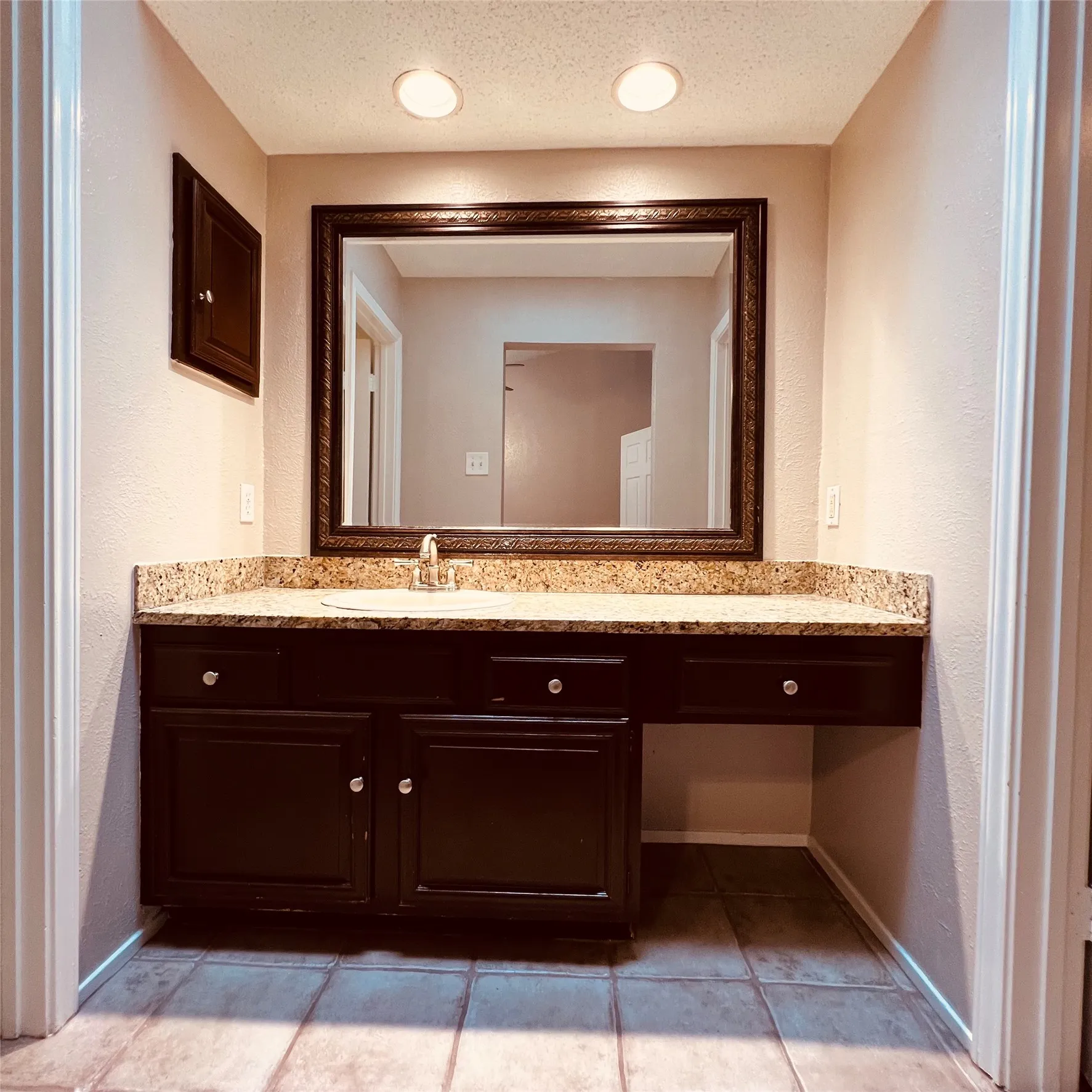 Condominium For Rent in Dallas County , 3635 Garden Brook Drive 6300, Farmers Branch, Texas 75234, 2 Bedroom, 3 Bathroom, Garage spaces, 1,158 Sqft, built in 1983, mls#21393585, Real Estate Agent in Farmers Branch, Homes For Rent in Dallas county, Homes For Rent in Farmers Branch, Realtor in Farmers Branch Texas, Real Estate Brokerage Independent Realty Texas, Luminita Cordes Realtor
