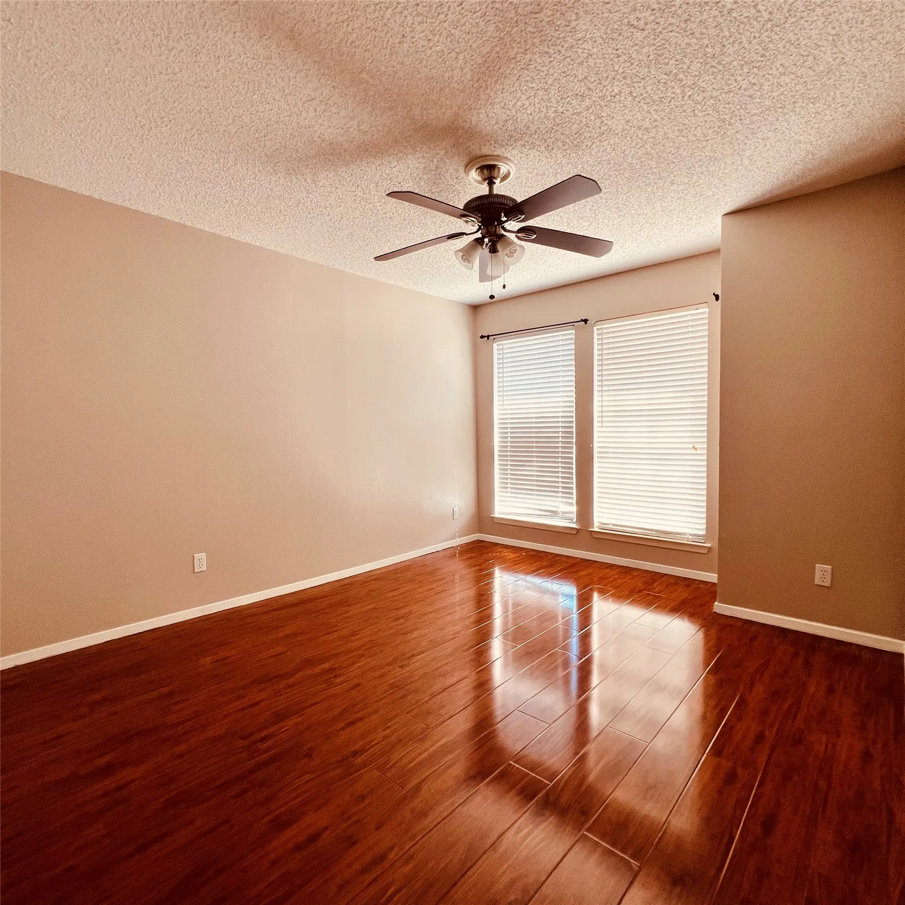 Condominium For Rent in Dallas County , 3635 Garden Brook Drive 6300, Farmers Branch, Texas 75234, 2 Bedroom, 3 Bathroom, Garage spaces, 1,158 Sqft, built in 1983, mls#21393585, Real Estate Agent in Farmers Branch, Homes For Rent in Dallas county, Homes For Rent in Farmers Branch, Realtor in Farmers Branch Texas, Real Estate Brokerage Independent Realty Texas, Luminita Cordes Realtor