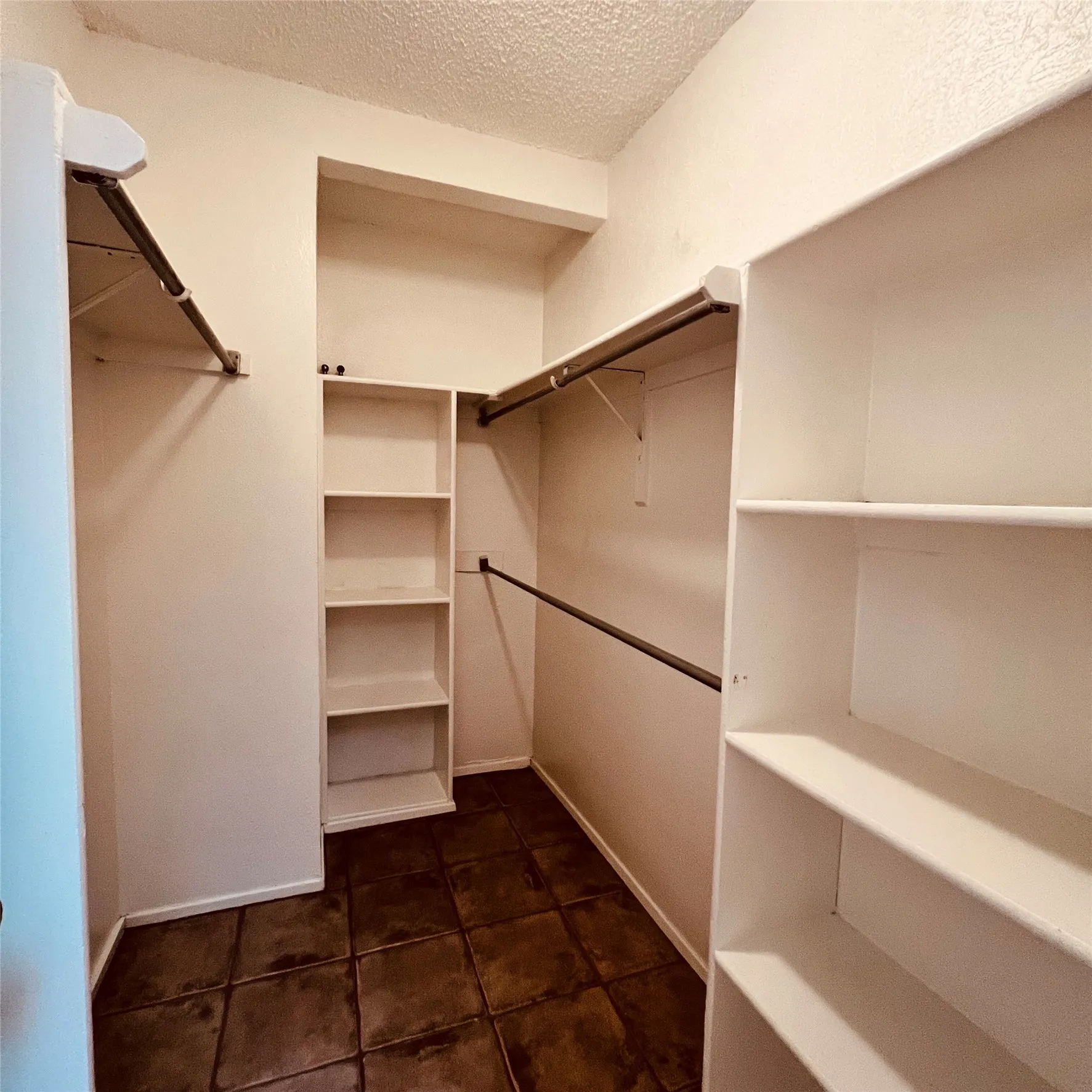 Condominium For Rent in Dallas County , 3635 Garden Brook Drive 6300, Farmers Branch, Texas 75234, 2 Bedroom, 3 Bathroom, Garage spaces, 1,158 Sqft, built in 1983, mls#21393585, Real Estate Agent in Farmers Branch, Homes For Rent in Dallas county, Homes For Rent in Farmers Branch, Realtor in Farmers Branch Texas, Real Estate Brokerage Independent Realty Texas, Luminita Cordes Realtor