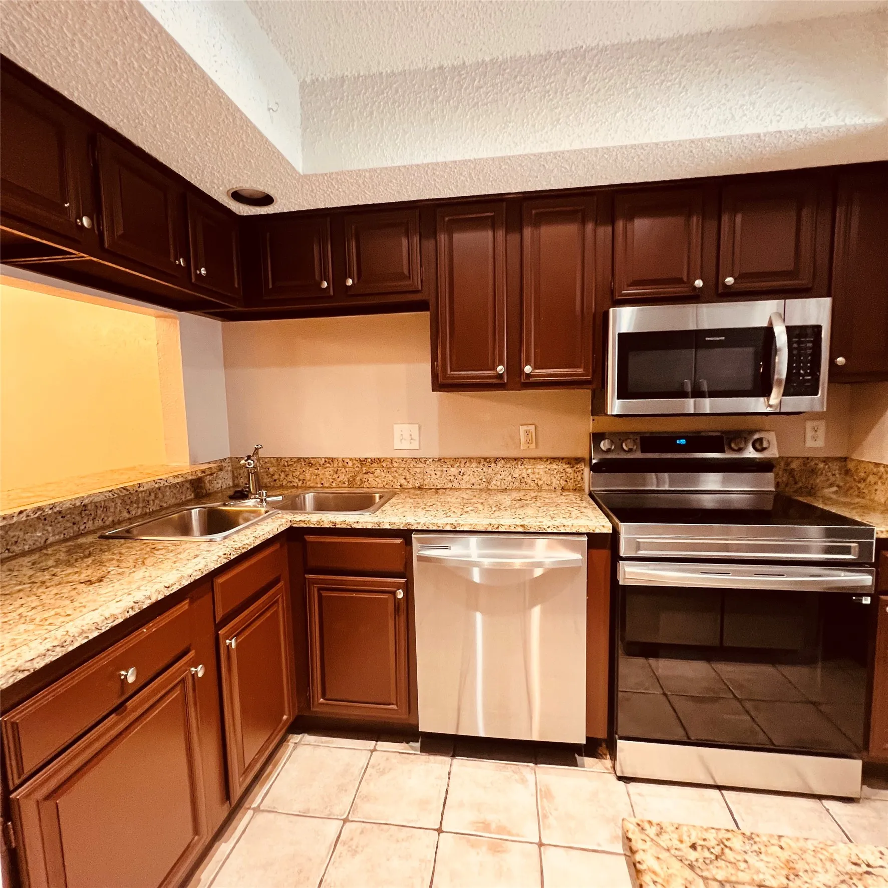 Condominium For Rent in Dallas County , 3635 Garden Brook Drive 6300, Farmers Branch, Texas 75234, 2 Bedroom, 3 Bathroom, Garage spaces, 1,158 Sqft, built in 1983, mls#21393585, Real Estate Agent in Farmers Branch, Homes For Rent in Dallas county, Homes For Rent in Farmers Branch, Realtor in Farmers Branch Texas, Real Estate Brokerage Independent Realty Texas, Luminita Cordes Realtor