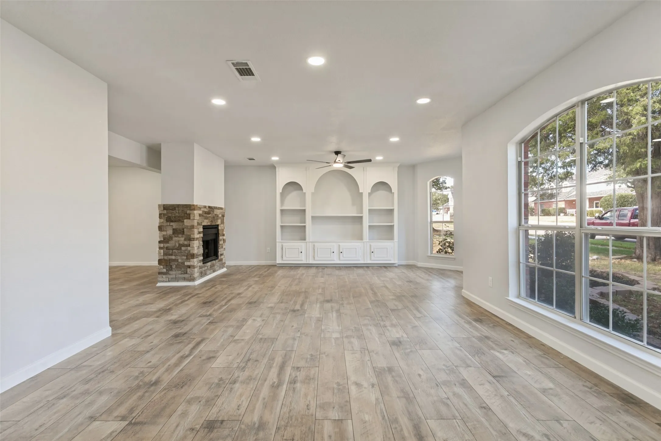 Single Family Residence For Sale in Denton County , 2107 Meadowview Drive, Corinth, Texas 76210, 4 Bedroom, 3 Bathroom, 2 Garage spaces, 3,056 Sqft, built in 1993, mls#21392544, Real Estate Agent in Corinth, Homes For Sale in Denton county, Homes For Sale in Corinth, Realtor in Corinth Texas, Real Estate Brokerage Independent Realty Texas, Luminita Cordes Realtor