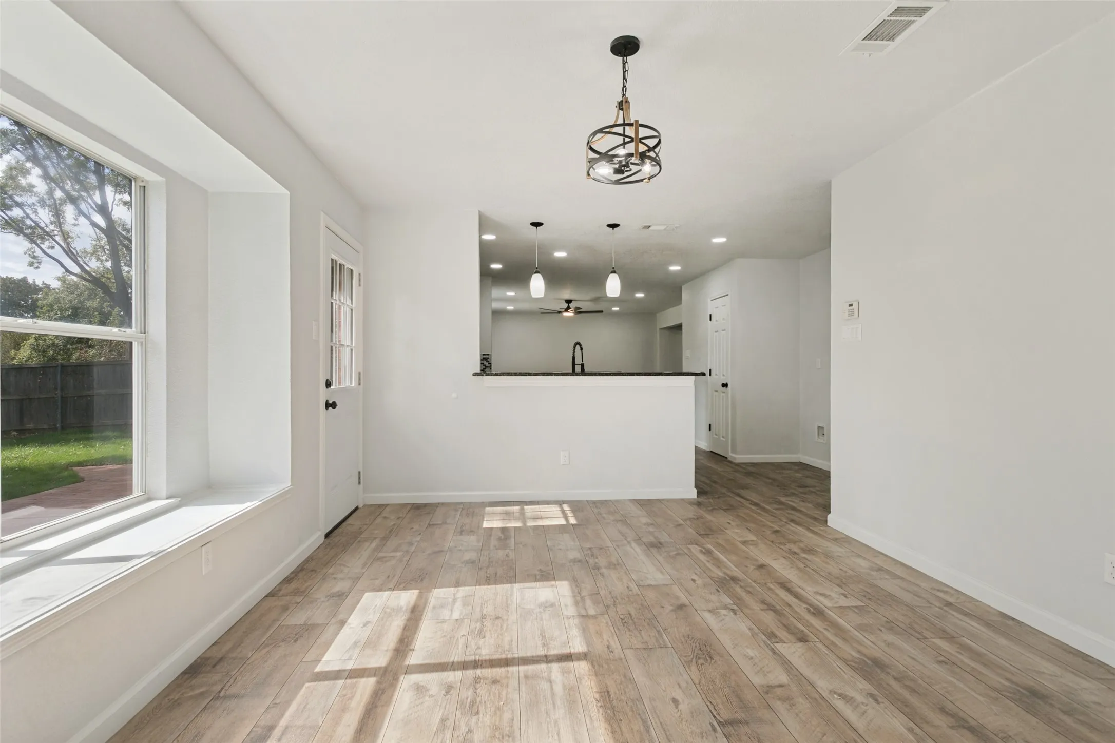 Single Family Residence For Sale in Denton County , 2107 Meadowview Drive, Corinth, Texas 76210, 4 Bedroom, 3 Bathroom, 2 Garage spaces, 3,056 Sqft, built in 1993, mls#21392544, Real Estate Agent in Corinth, Homes For Sale in Denton county, Homes For Sale in Corinth, Realtor in Corinth Texas, Real Estate Brokerage Independent Realty Texas, Luminita Cordes Realtor