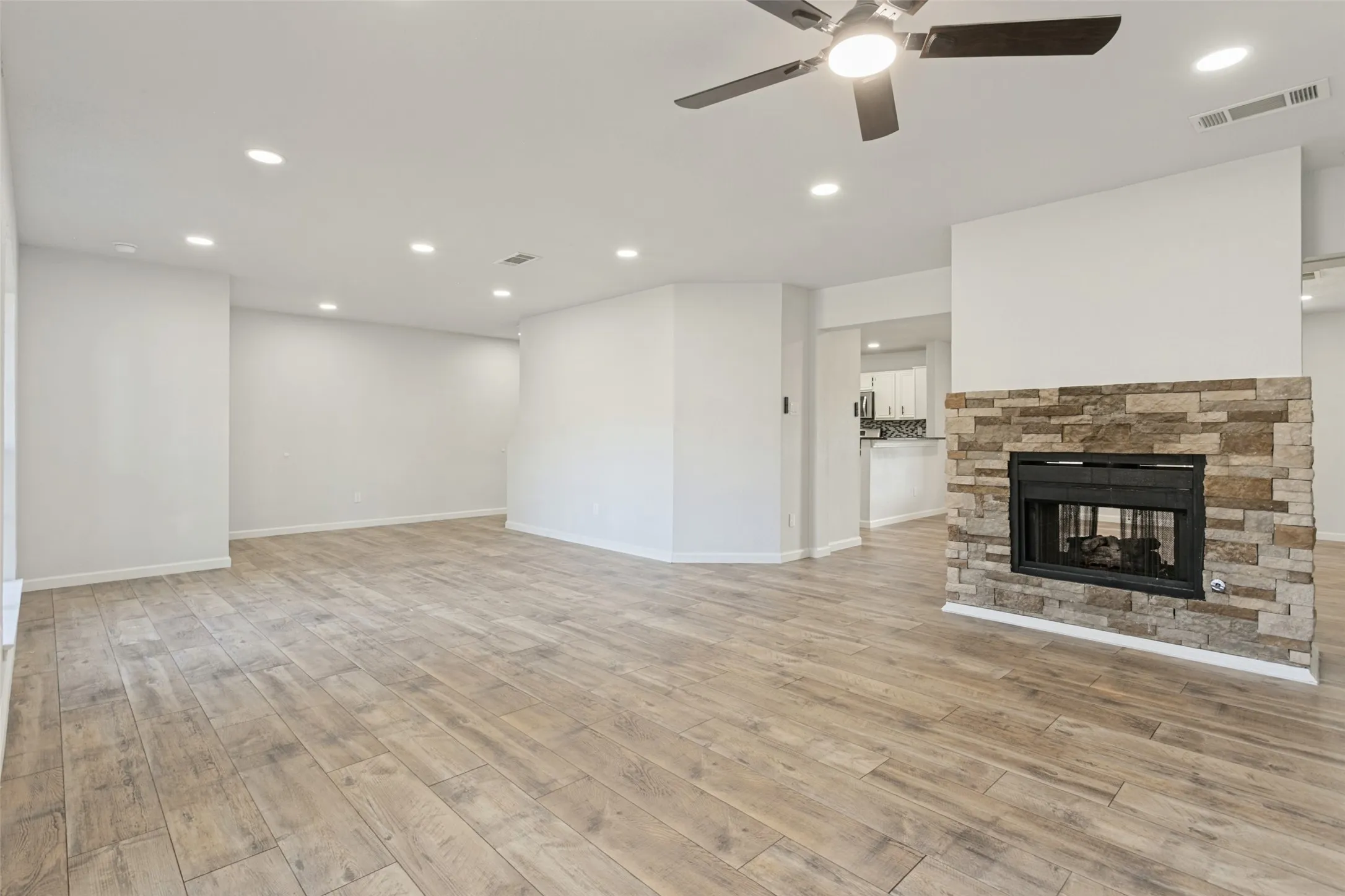 Single Family Residence For Sale in Denton County , 2107 Meadowview Drive, Corinth, Texas 76210, 4 Bedroom, 3 Bathroom, 2 Garage spaces, 3,056 Sqft, built in 1993, mls#21392544, Real Estate Agent in Corinth, Homes For Sale in Denton county, Homes For Sale in Corinth, Realtor in Corinth Texas, Real Estate Brokerage Independent Realty Texas, Luminita Cordes Realtor
