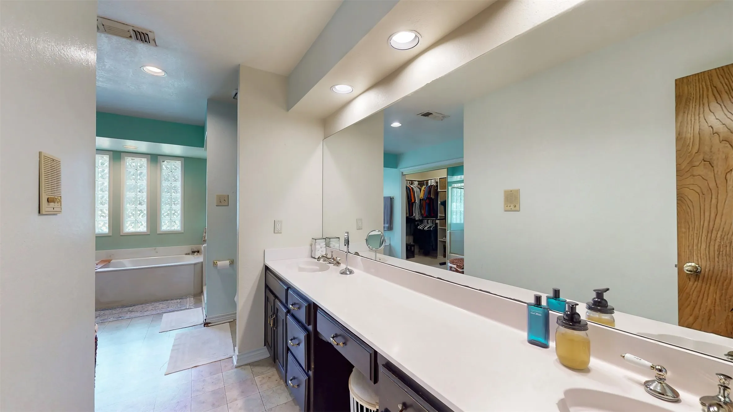 Single Family Residence For Sale in Denton County , 20 Creekmere Drive, Trophy Club, Texas 76262, 4 Bedroom, 3 Bathroom, 2 Garage spaces, 2,560 Sqft, built in 1984, mls#21392862, Real Estate Agent in Trophy Club, Homes For Sale in Denton county, Homes For Sale in Trophy Club, Realtor in Trophy Club Texas, Real Estate Brokerage Independent Realty Texas, Luminita Cordes Realtor