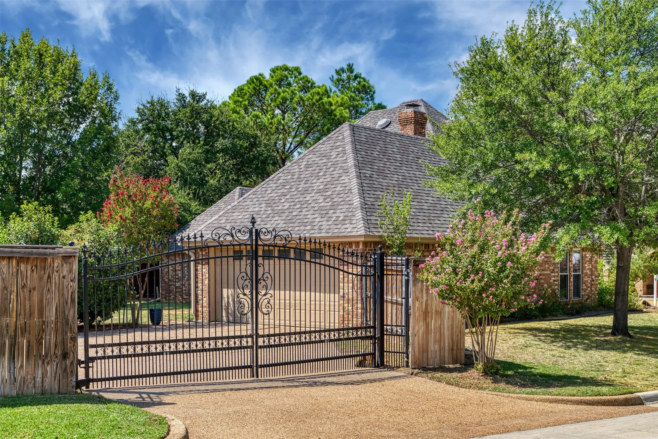 Single Family Residence For Sale in Denton County , 20 Creekmere Drive, Trophy Club, Texas 76262, 4 Bedroom, 3 Bathroom, 2 Garage spaces, 2,560 Sqft, built in 1984, mls#21392862, Real Estate Agent in Trophy Club, Homes For Sale in Denton county, Homes For Sale in Trophy Club, Realtor in Trophy Club Texas, Real Estate Brokerage Independent Realty Texas, Luminita Cordes Realtor