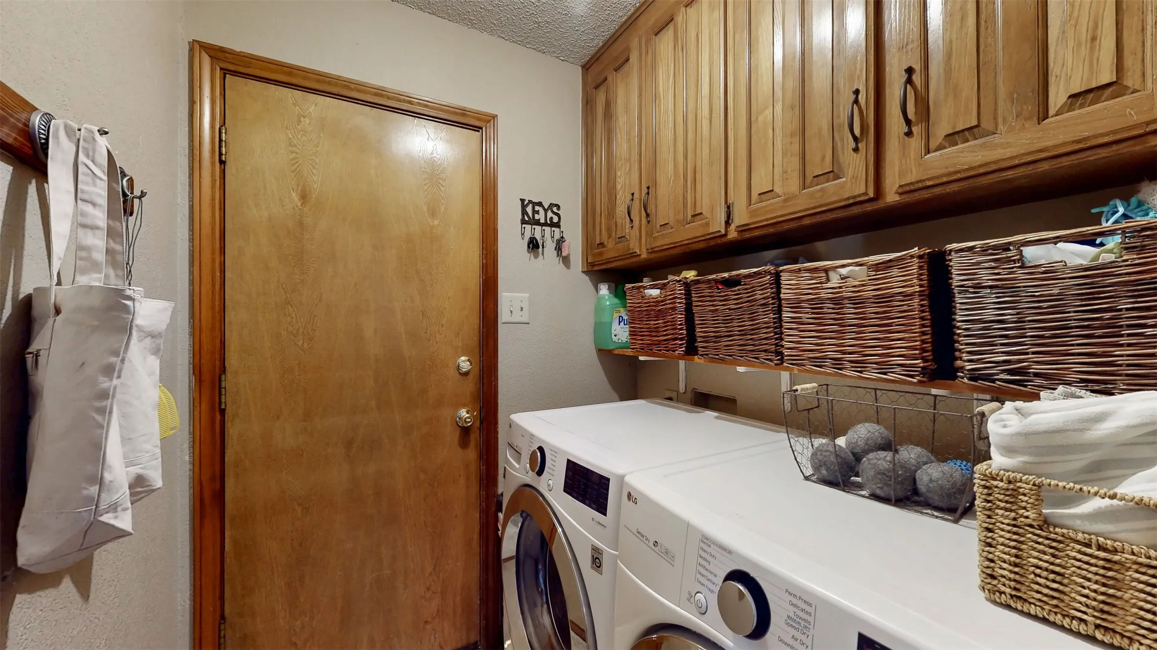 Single Family Residence For Sale in Denton County , 20 Creekmere Drive, Trophy Club, Texas 76262, 4 Bedroom, 3 Bathroom, 2 Garage spaces, 2,560 Sqft, built in 1984, mls#21392862, Real Estate Agent in Trophy Club, Homes For Sale in Denton county, Homes For Sale in Trophy Club, Realtor in Trophy Club Texas, Real Estate Brokerage Independent Realty Texas, Luminita Cordes Realtor