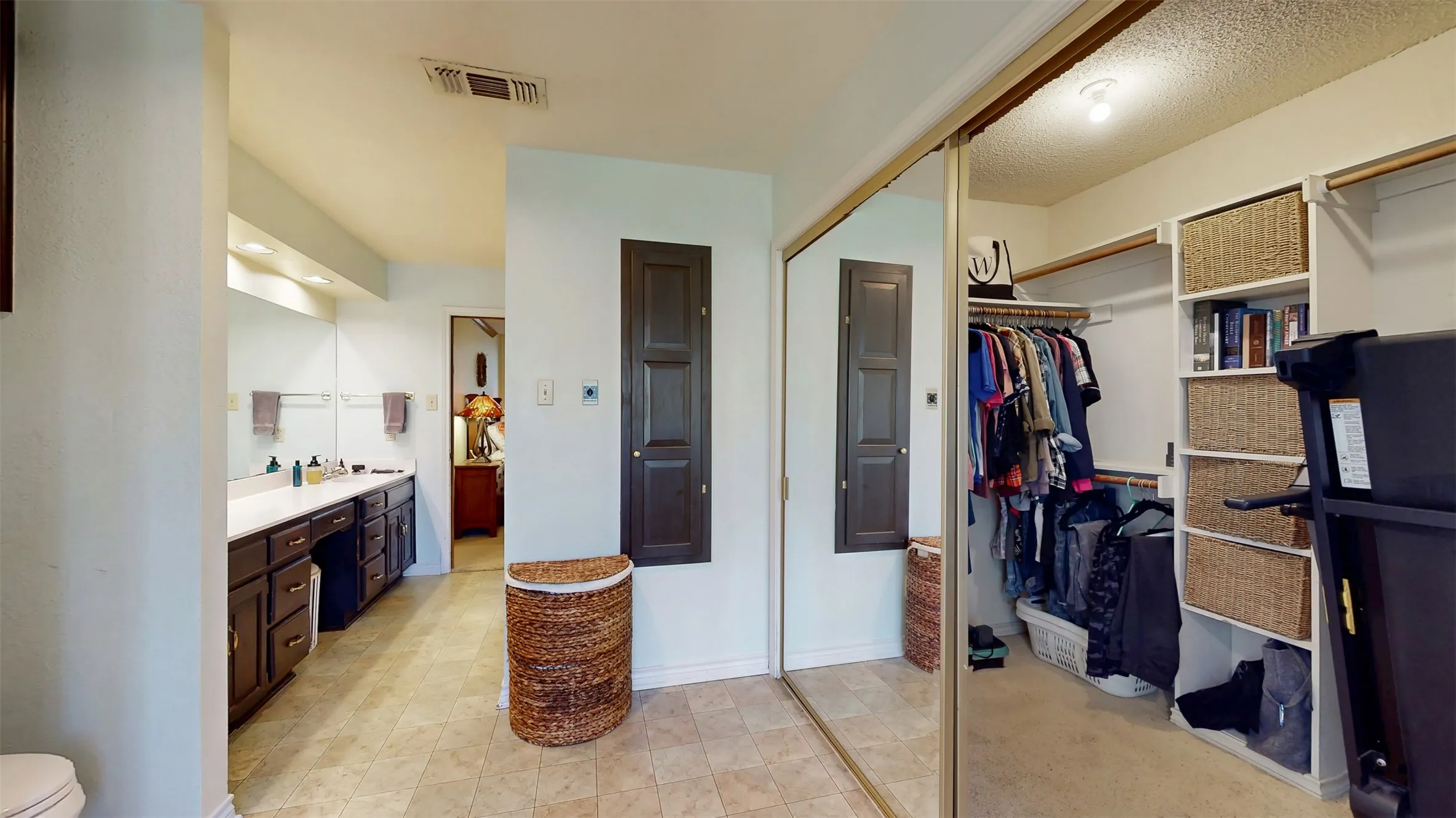 Single Family Residence For Sale in Denton County , 20 Creekmere Drive, Trophy Club, Texas 76262, 4 Bedroom, 3 Bathroom, 2 Garage spaces, 2,560 Sqft, built in 1984, mls#21392862, Real Estate Agent in Trophy Club, Homes For Sale in Denton county, Homes For Sale in Trophy Club, Realtor in Trophy Club Texas, Real Estate Brokerage Independent Realty Texas, Luminita Cordes Realtor