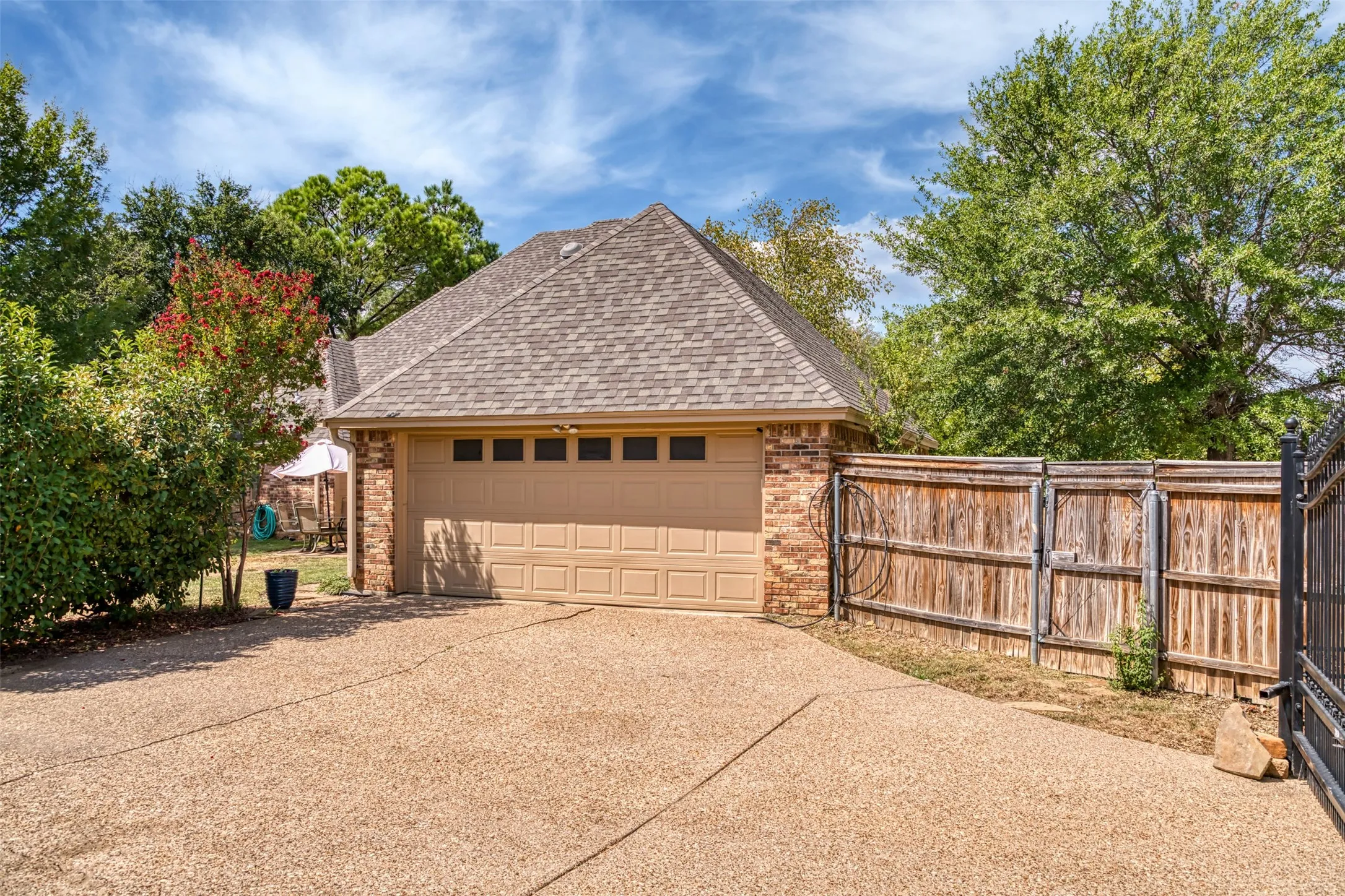 Single Family Residence For Sale in Denton County , 20 Creekmere Drive, Trophy Club, Texas 76262, 4 Bedroom, 3 Bathroom, 2 Garage spaces, 2,560 Sqft, built in 1984, mls#21392862, Real Estate Agent in Trophy Club, Homes For Sale in Denton county, Homes For Sale in Trophy Club, Realtor in Trophy Club Texas, Real Estate Brokerage Independent Realty Texas, Luminita Cordes Realtor