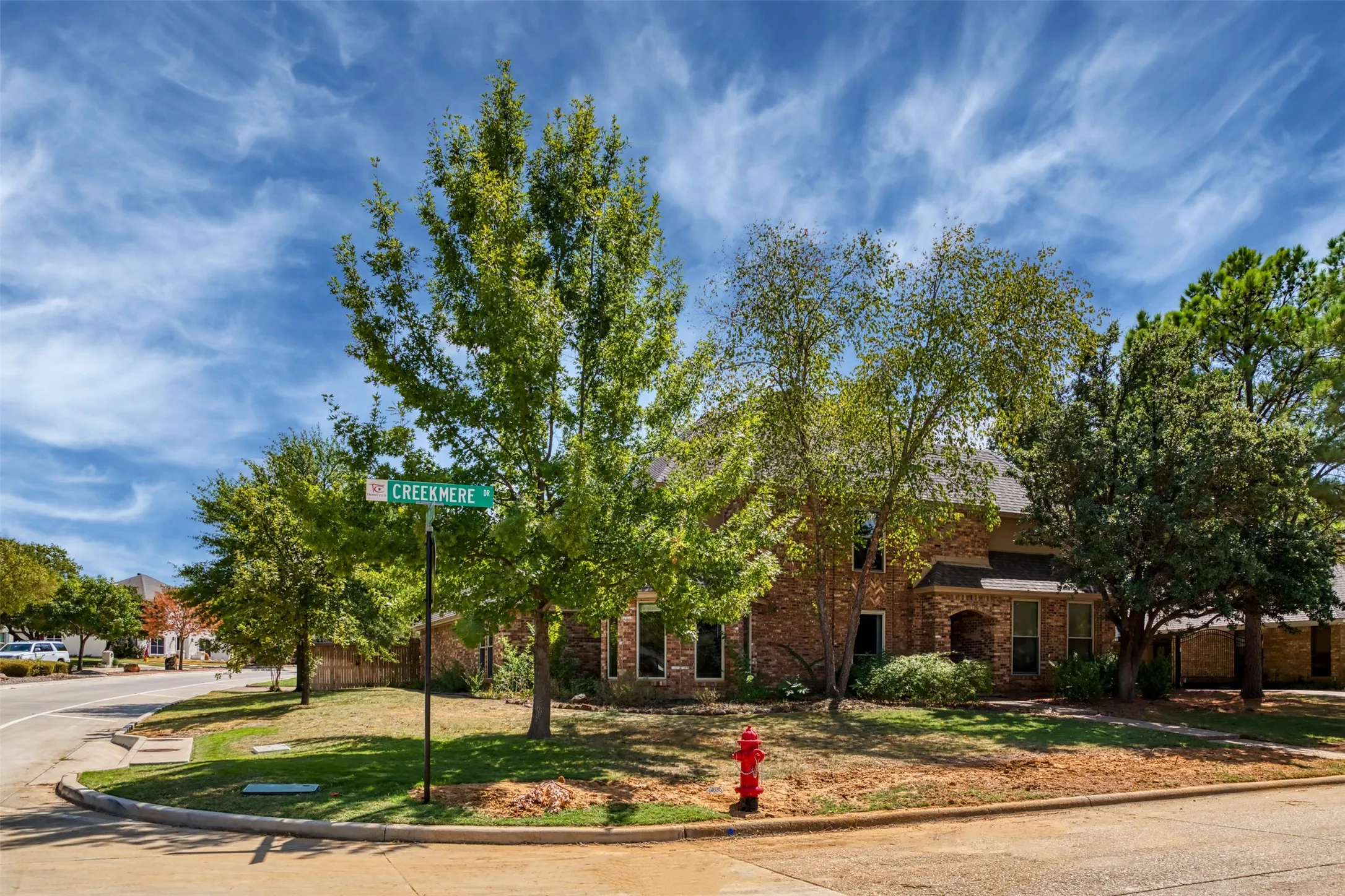 Single Family Residence For Sale in Denton County , 20 Creekmere Drive, Trophy Club, Texas 76262, 4 Bedroom, 3 Bathroom, 2 Garage spaces, 2,560 Sqft, built in 1984, mls#21392862, Real Estate Agent in Trophy Club, Homes For Sale in Denton county, Homes For Sale in Trophy Club, Realtor in Trophy Club Texas, Real Estate Brokerage Independent Realty Texas, Luminita Cordes Realtor