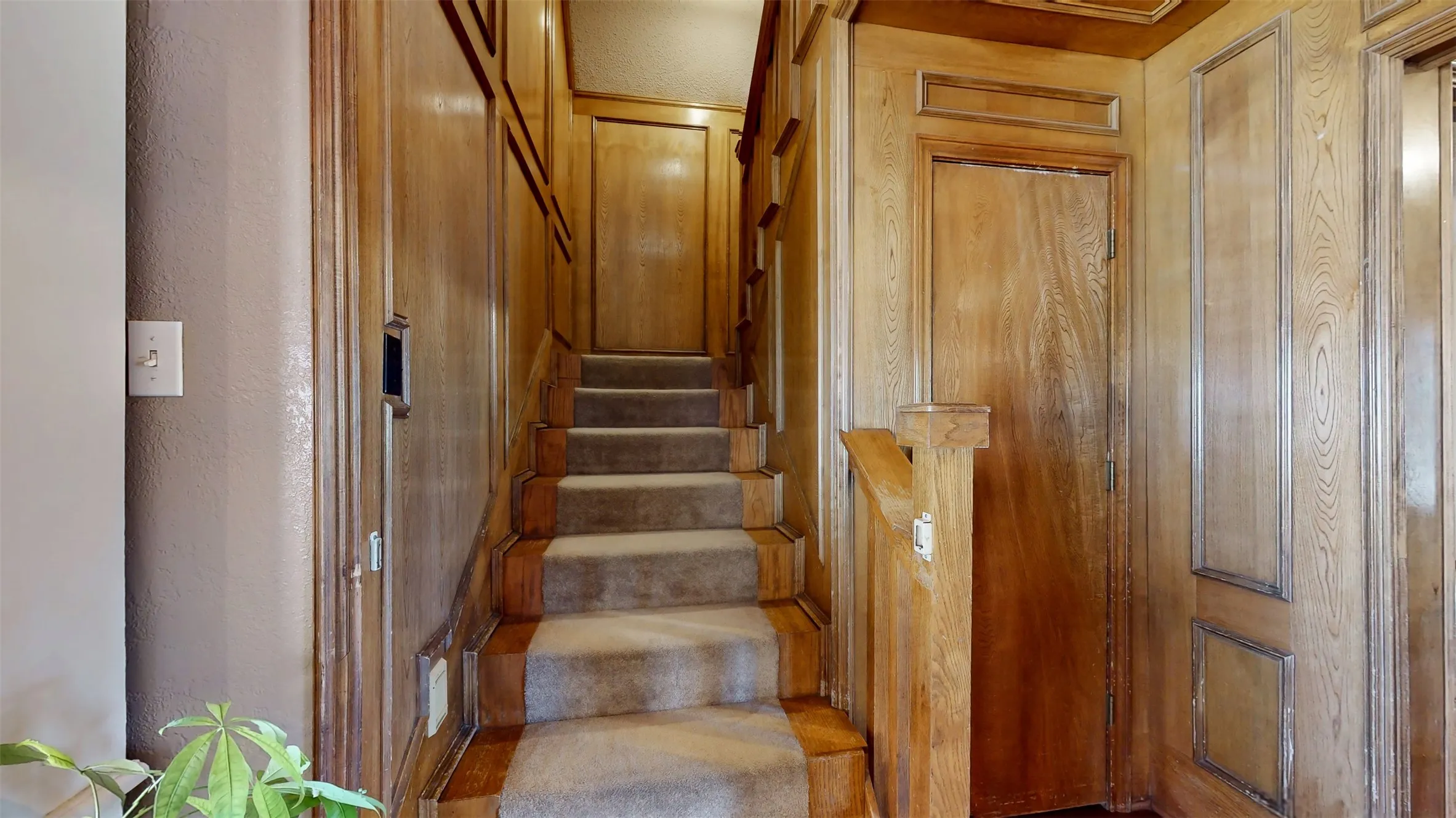 Single Family Residence For Sale in Denton County , 20 Creekmere Drive, Trophy Club, Texas 76262, 4 Bedroom, 3 Bathroom, 2 Garage spaces, 2,560 Sqft, built in 1984, mls#21392862, Real Estate Agent in Trophy Club, Homes For Sale in Denton county, Homes For Sale in Trophy Club, Realtor in Trophy Club Texas, Real Estate Brokerage Independent Realty Texas, Luminita Cordes Realtor