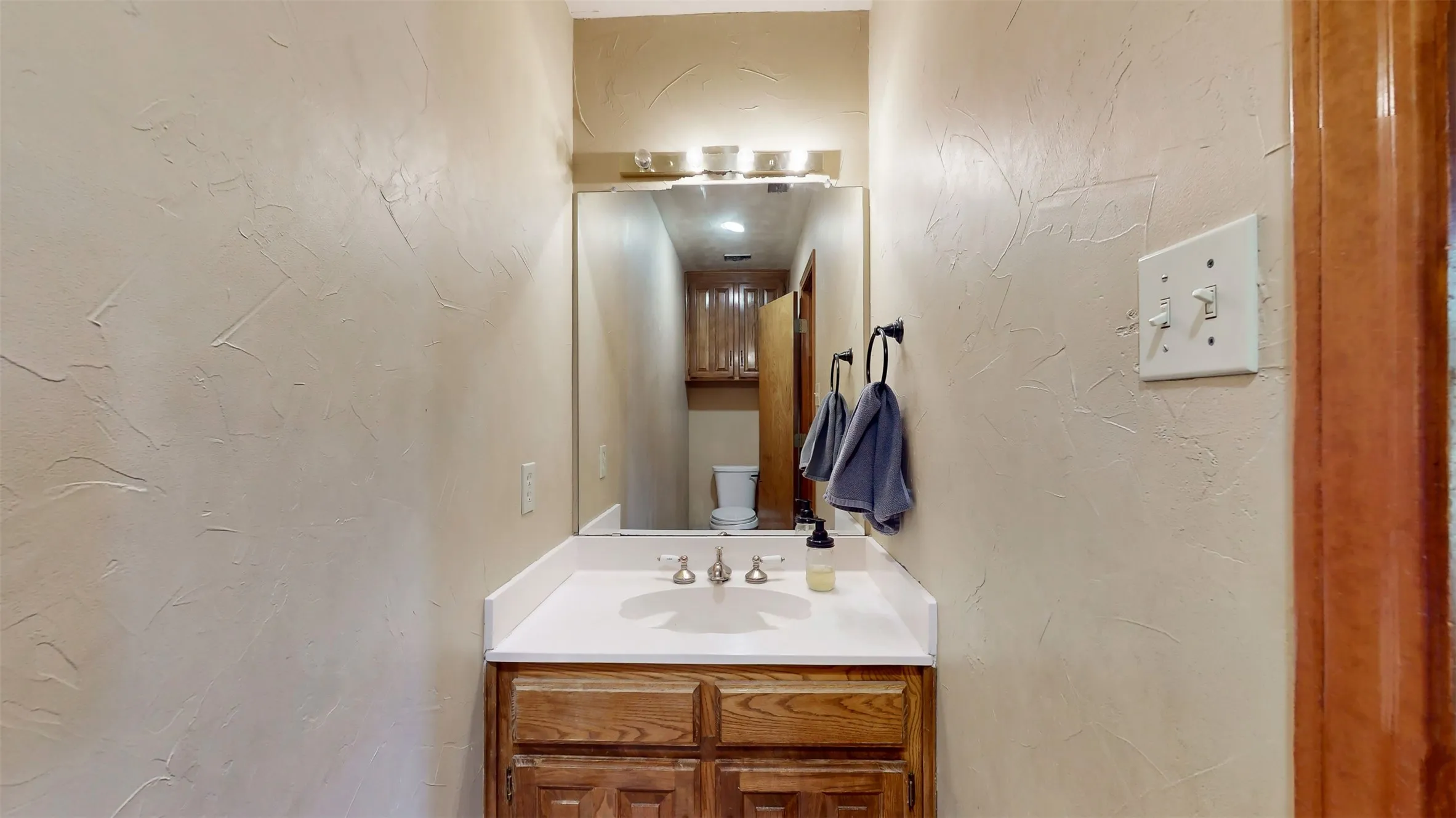 Single Family Residence For Sale in Denton County , 20 Creekmere Drive, Trophy Club, Texas 76262, 4 Bedroom, 3 Bathroom, 2 Garage spaces, 2,560 Sqft, built in 1984, mls#21392862, Real Estate Agent in Trophy Club, Homes For Sale in Denton county, Homes For Sale in Trophy Club, Realtor in Trophy Club Texas, Real Estate Brokerage Independent Realty Texas, Luminita Cordes Realtor