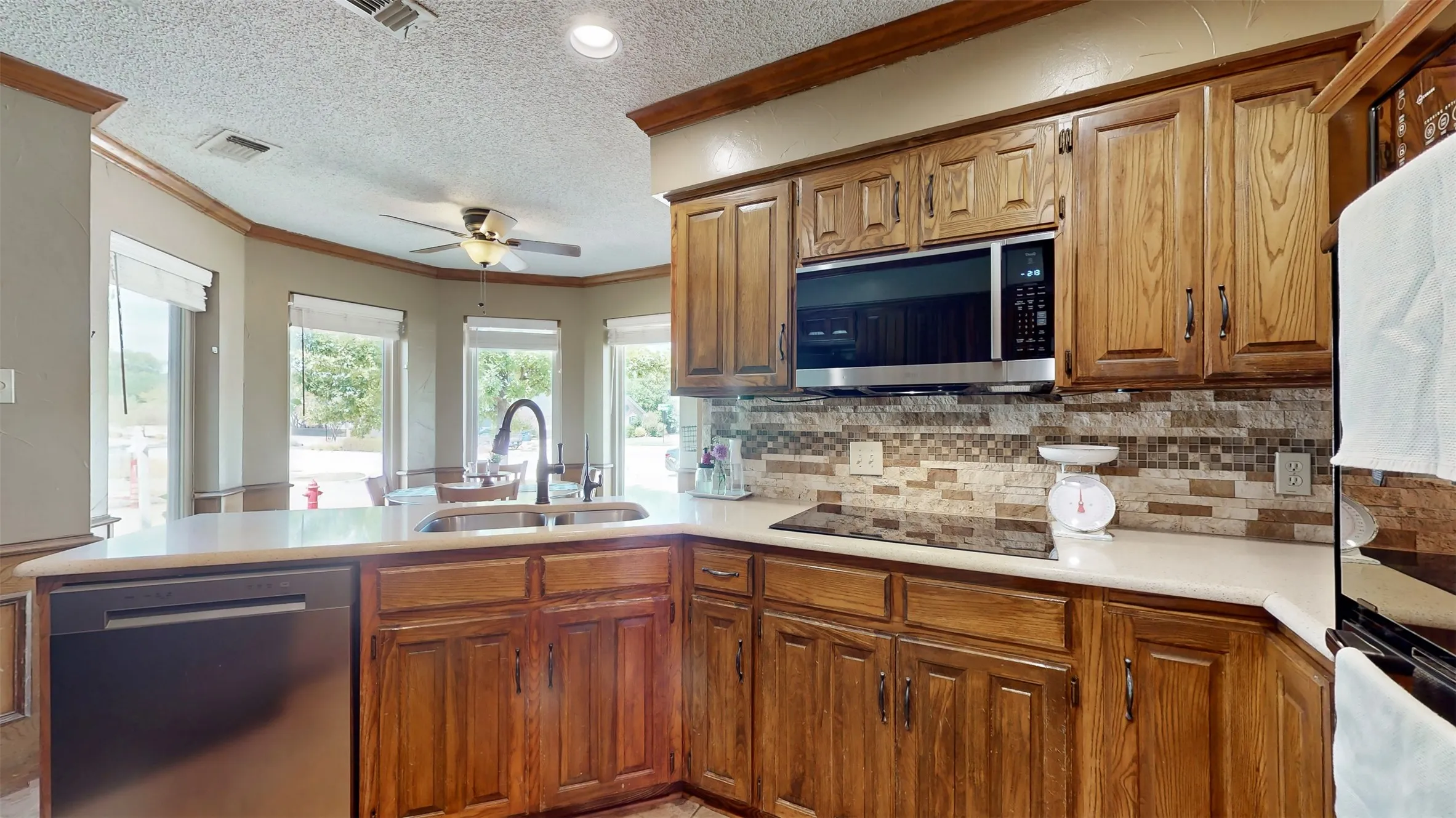 Single Family Residence For Sale in Denton County , 20 Creekmere Drive, Trophy Club, Texas 76262, 4 Bedroom, 3 Bathroom, 2 Garage spaces, 2,560 Sqft, built in 1984, mls#21392862, Real Estate Agent in Trophy Club, Homes For Sale in Denton county, Homes For Sale in Trophy Club, Realtor in Trophy Club Texas, Real Estate Brokerage Independent Realty Texas, Luminita Cordes Realtor