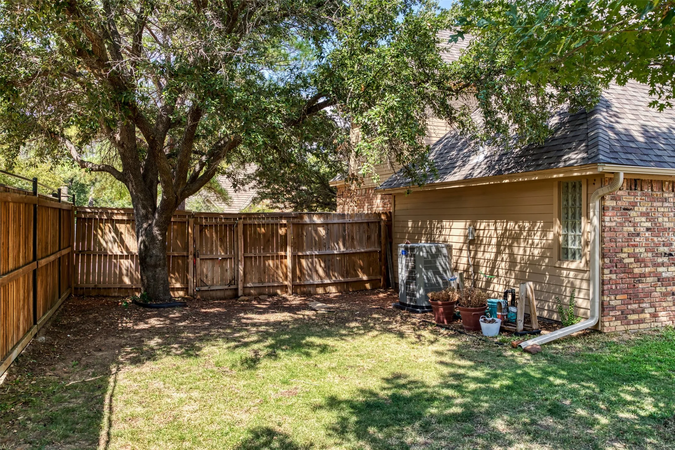 Single Family Residence For Sale in Denton County , 20 Creekmere Drive, Trophy Club, Texas 76262, 4 Bedroom, 3 Bathroom, 2 Garage spaces, 2,560 Sqft, built in 1984, mls#21392862, Real Estate Agent in Trophy Club, Homes For Sale in Denton county, Homes For Sale in Trophy Club, Realtor in Trophy Club Texas, Real Estate Brokerage Independent Realty Texas, Luminita Cordes Realtor