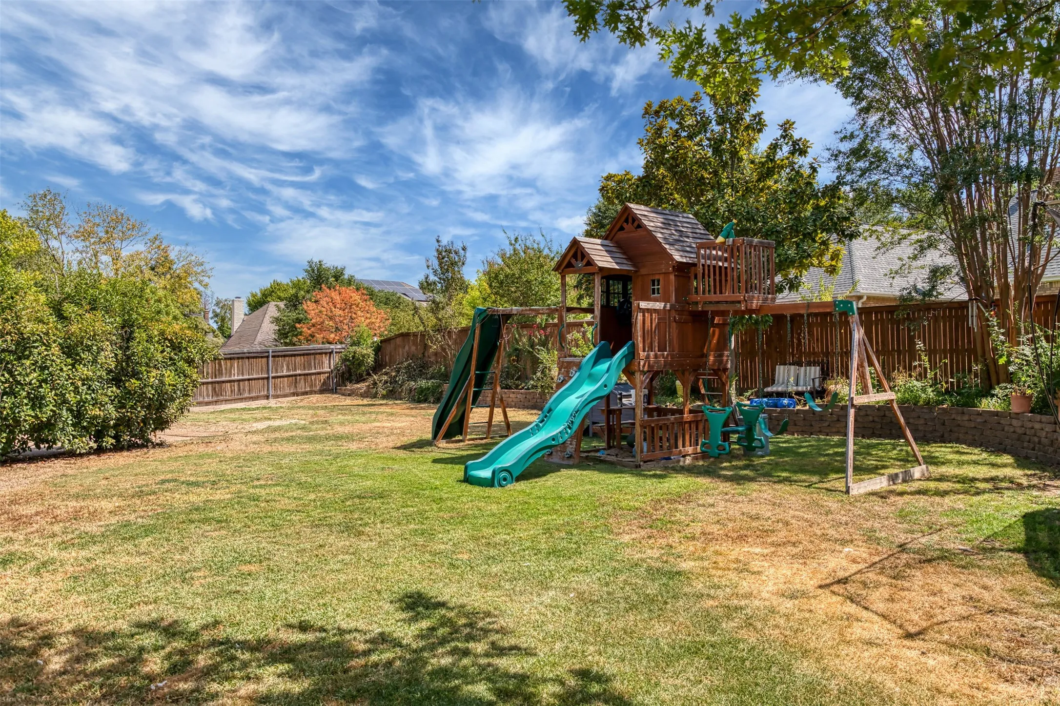 Single Family Residence For Sale in Denton County , 20 Creekmere Drive, Trophy Club, Texas 76262, 4 Bedroom, 3 Bathroom, 2 Garage spaces, 2,560 Sqft, built in 1984, mls#21392862, Real Estate Agent in Trophy Club, Homes For Sale in Denton county, Homes For Sale in Trophy Club, Realtor in Trophy Club Texas, Real Estate Brokerage Independent Realty Texas, Luminita Cordes Realtor