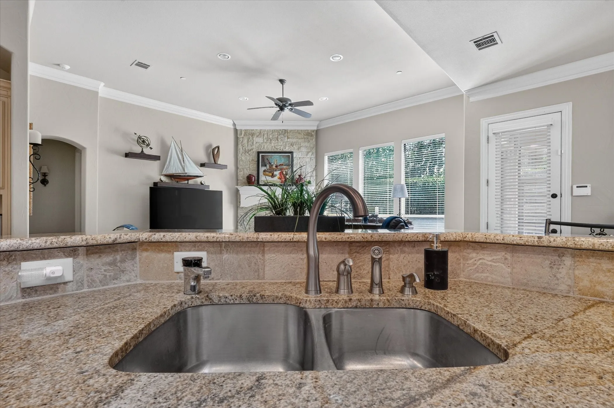 Single Family Residence For Sale in Tarrant County , 2824 Cotswold Court, Keller, Texas 76248, 3 Bedroom, 3 Bathroom, 2 Garage spaces, 2,611 Sqft, built in 2007, mls#21379318, Real Estate Agent in Keller, Homes For Sale in Tarrant county, Homes For Sale in Keller, Realtor in Keller Texas, Real Estate Brokerage Independent Realty Texas, Luminita Cordes Realtor
