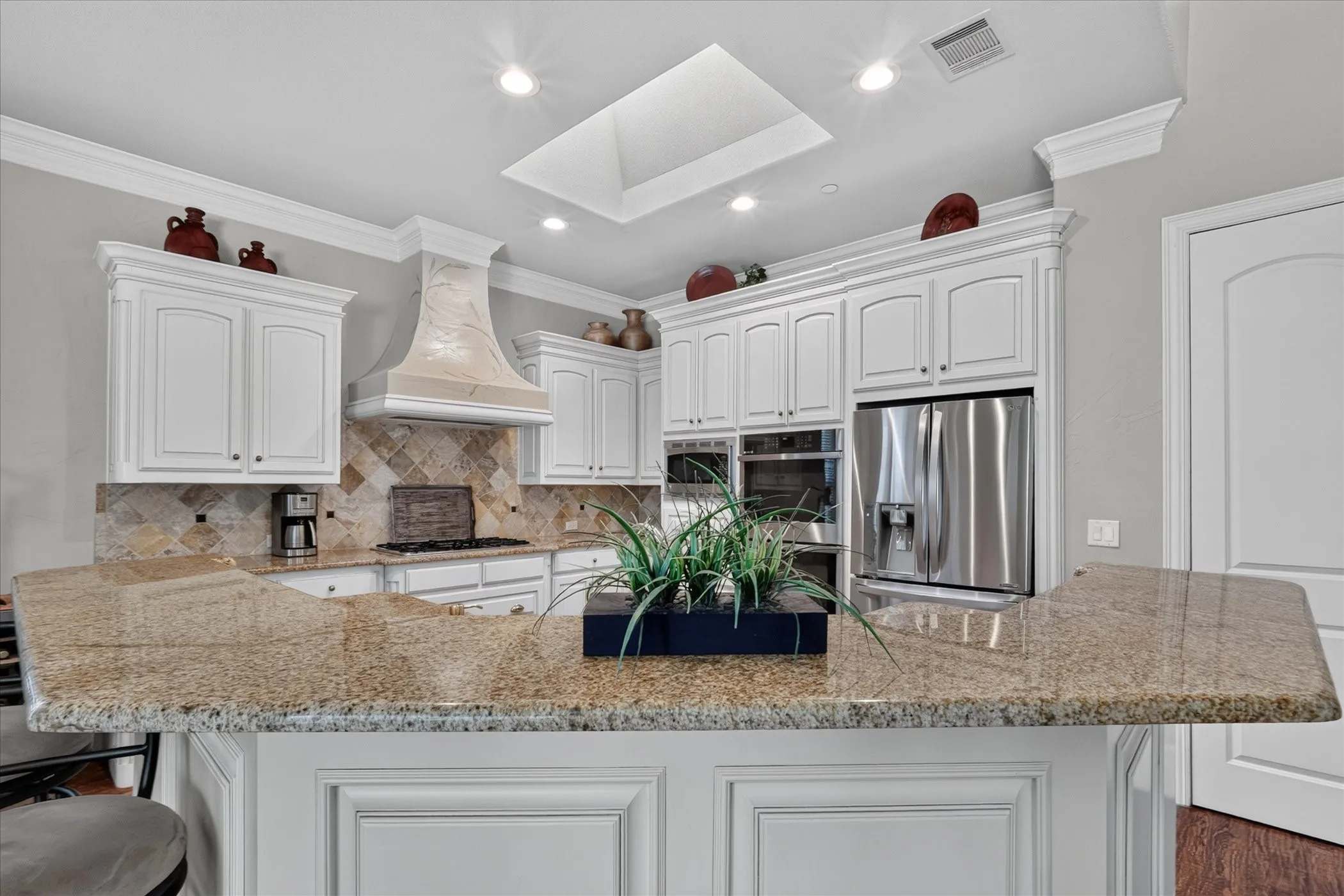 Single Family Residence For Sale in Tarrant County , 2824 Cotswold Court, Keller, Texas 76248, 3 Bedroom, 3 Bathroom, 2 Garage spaces, 2,611 Sqft, built in 2007, mls#21379318, Real Estate Agent in Keller, Homes For Sale in Tarrant county, Homes For Sale in Keller, Realtor in Keller Texas, Real Estate Brokerage Independent Realty Texas, Luminita Cordes Realtor