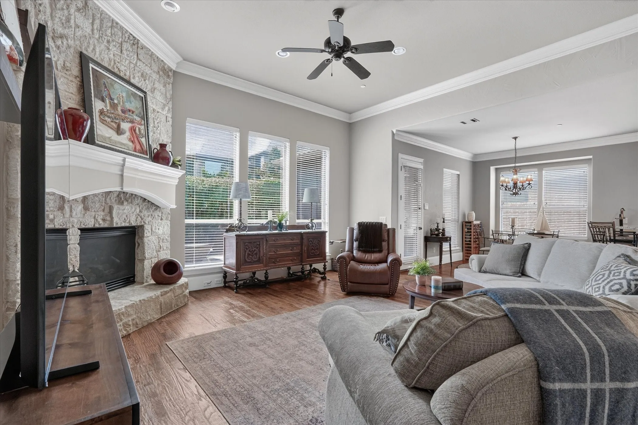 Single Family Residence For Sale in Tarrant County , 2824 Cotswold Court, Keller, Texas 76248, 3 Bedroom, 3 Bathroom, 2 Garage spaces, 2,611 Sqft, built in 2007, mls#21379318, Real Estate Agent in Keller, Homes For Sale in Tarrant county, Homes For Sale in Keller, Realtor in Keller Texas, Real Estate Brokerage Independent Realty Texas, Luminita Cordes Realtor