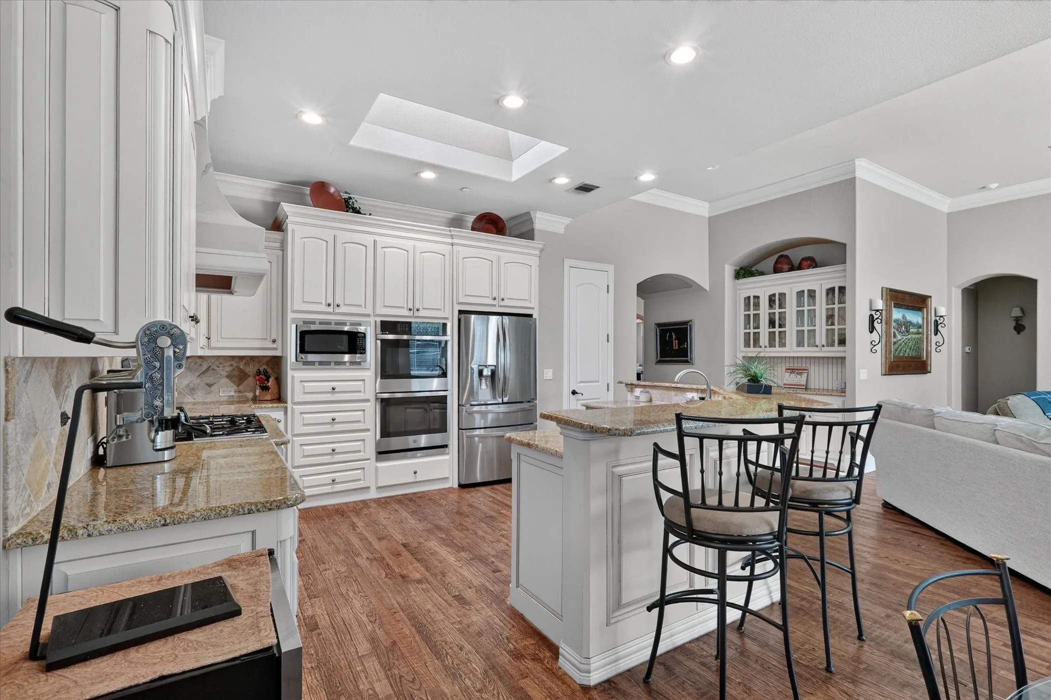 Single Family Residence For Sale in Tarrant County , 2824 Cotswold Court, Keller, Texas 76248, 3 Bedroom, 3 Bathroom, 2 Garage spaces, 2,611 Sqft, built in 2007, mls#21379318, Real Estate Agent in Keller, Homes For Sale in Tarrant county, Homes For Sale in Keller, Realtor in Keller Texas, Real Estate Brokerage Independent Realty Texas, Luminita Cordes Realtor
