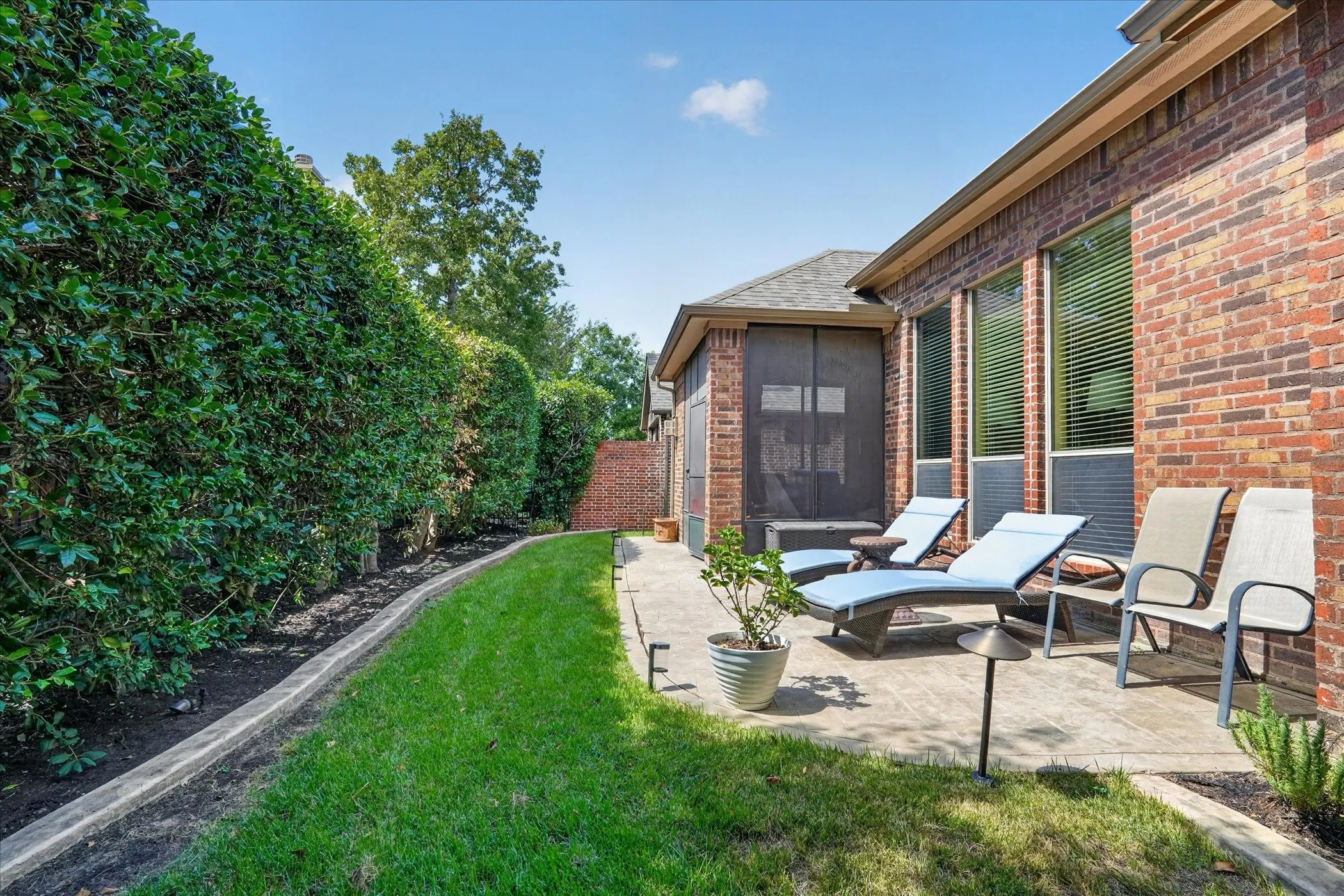 Single Family Residence For Sale in Tarrant County , 2824 Cotswold Court, Keller, Texas 76248, 3 Bedroom, 3 Bathroom, 2 Garage spaces, 2,611 Sqft, built in 2007, mls#21379318, Real Estate Agent in Keller, Homes For Sale in Tarrant county, Homes For Sale in Keller, Realtor in Keller Texas, Real Estate Brokerage Independent Realty Texas, Luminita Cordes Realtor