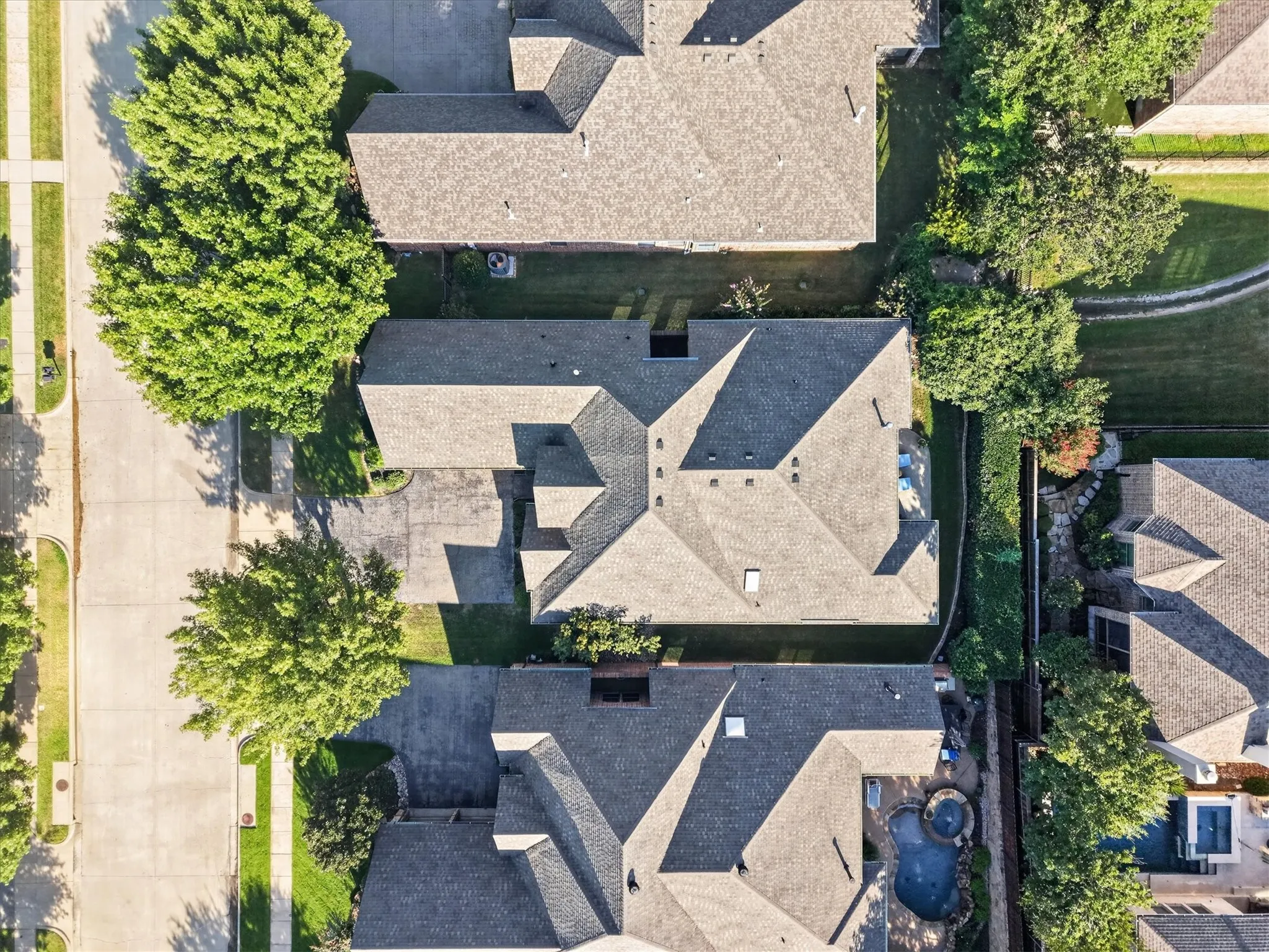 Single Family Residence For Sale in Tarrant County , 2824 Cotswold Court, Keller, Texas 76248, 3 Bedroom, 3 Bathroom, 2 Garage spaces, 2,611 Sqft, built in 2007, mls#21379318, Real Estate Agent in Keller, Homes For Sale in Tarrant county, Homes For Sale in Keller, Realtor in Keller Texas, Real Estate Brokerage Independent Realty Texas, Luminita Cordes Realtor