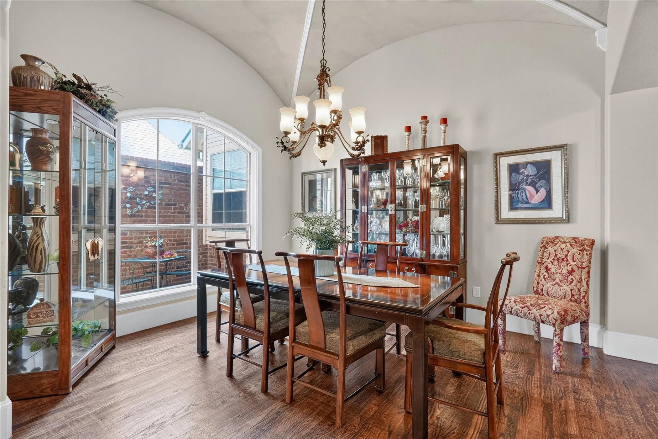 Single Family Residence For Sale in Tarrant County , 2824 Cotswold Court, Keller, Texas 76248, 3 Bedroom, 3 Bathroom, 2 Garage spaces, 2,611 Sqft, built in 2007, mls#21379318, Real Estate Agent in Keller, Homes For Sale in Tarrant county, Homes For Sale in Keller, Realtor in Keller Texas, Real Estate Brokerage Independent Realty Texas, Luminita Cordes Realtor