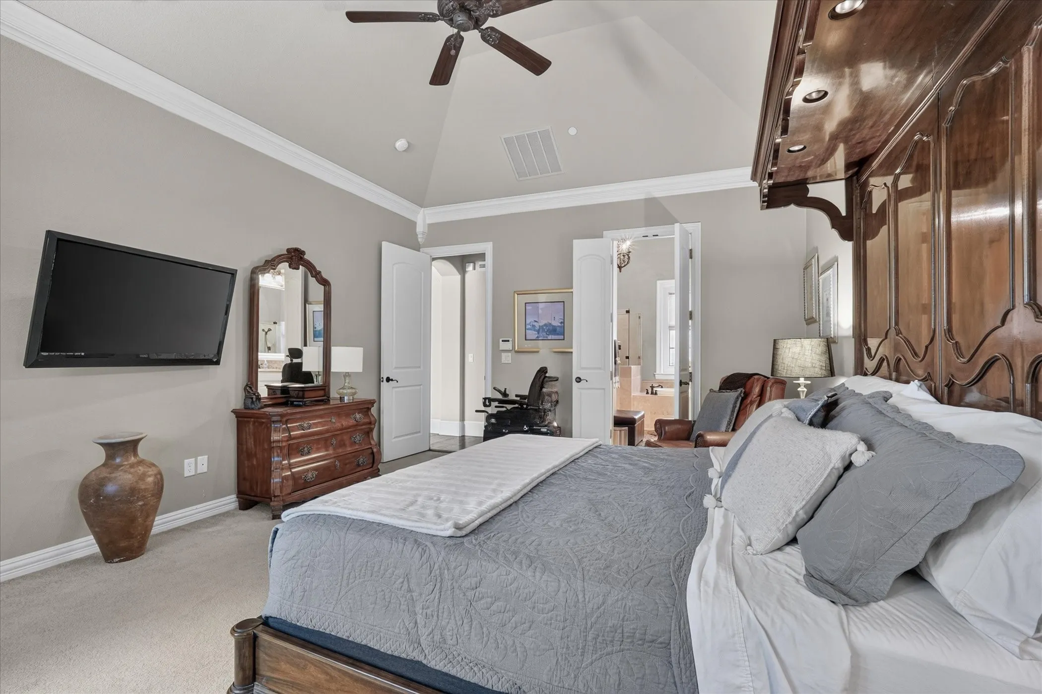 Single Family Residence For Sale in Tarrant County , 2824 Cotswold Court, Keller, Texas 76248, 3 Bedroom, 3 Bathroom, 2 Garage spaces, 2,611 Sqft, built in 2007, mls#21379318, Real Estate Agent in Keller, Homes For Sale in Tarrant county, Homes For Sale in Keller, Realtor in Keller Texas, Real Estate Brokerage Independent Realty Texas, Luminita Cordes Realtor