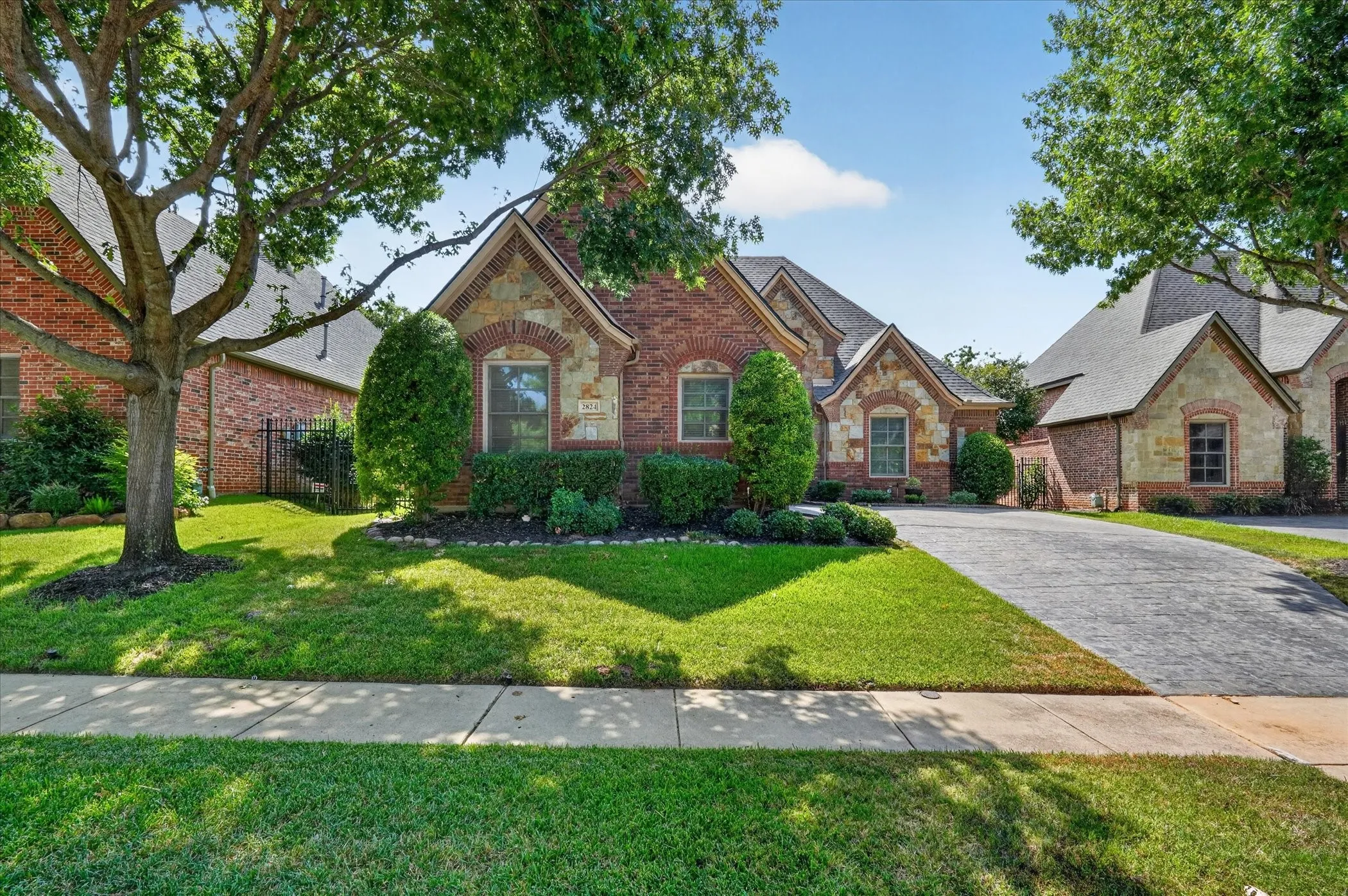 Single Family Residence For Sale in Tarrant County , 2824 Cotswold Court, Keller, Texas 76248, 3 Bedroom, 3 Bathroom, 2 Garage spaces, 2,611 Sqft, built in 2007, mls#21379318, Real Estate Agent in Keller, Homes For Sale in Tarrant county, Homes For Sale in Keller, Realtor in Keller Texas, Real Estate Brokerage Independent Realty Texas, Luminita Cordes Realtor