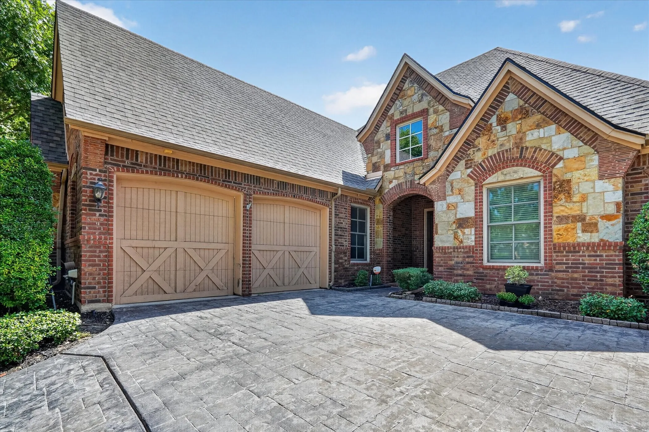 Single Family Residence For Sale in Tarrant County , 2824 Cotswold Court, Keller, Texas 76248, 3 Bedroom, 3 Bathroom, 2 Garage spaces, 2,611 Sqft, built in 2007, mls#21379318, Real Estate Agent in Keller, Homes For Sale in Tarrant county, Homes For Sale in Keller, Realtor in Keller Texas, Real Estate Brokerage Independent Realty Texas, Luminita Cordes Realtor