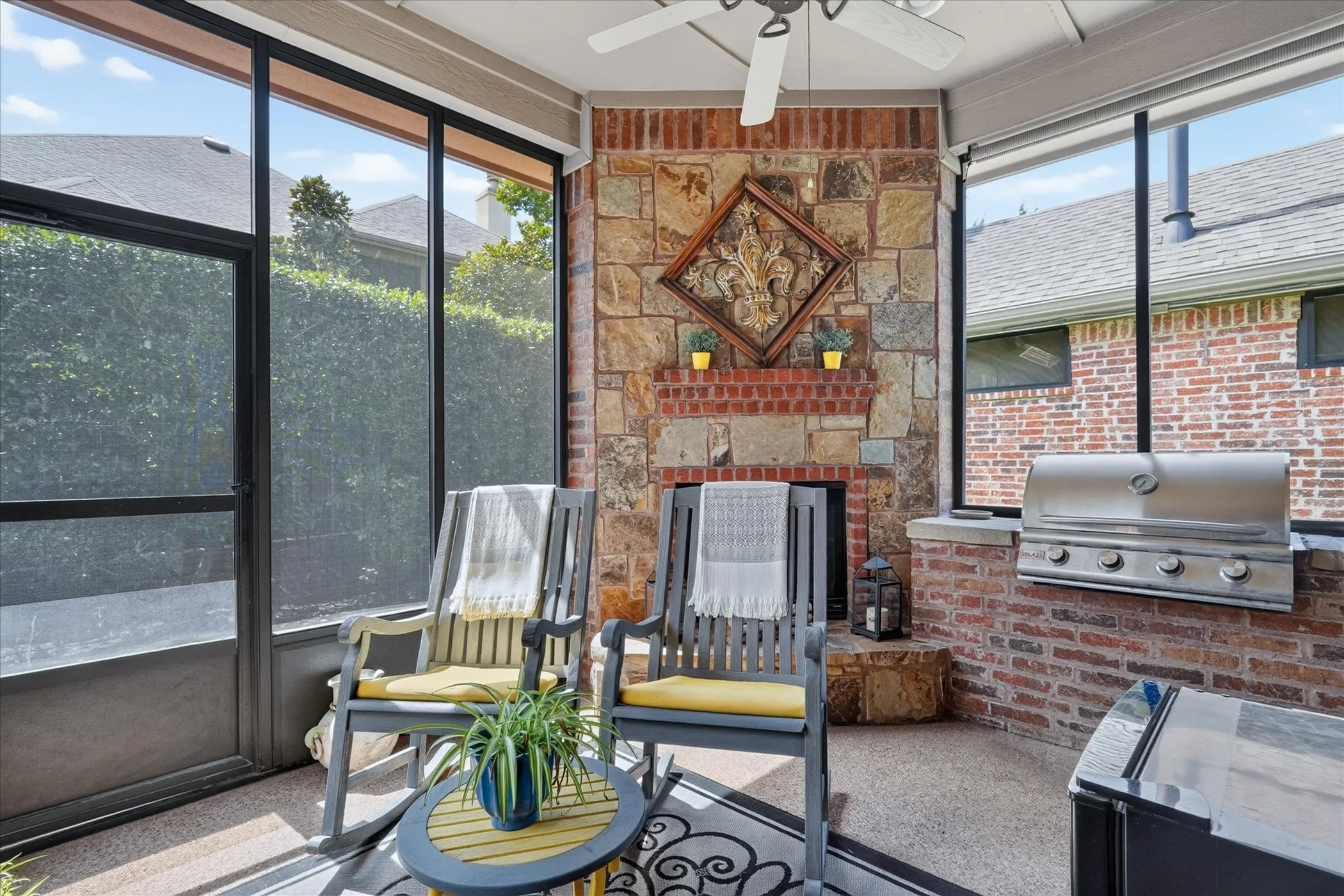 Single Family Residence For Sale in Tarrant County , 2824 Cotswold Court, Keller, Texas 76248, 3 Bedroom, 3 Bathroom, 2 Garage spaces, 2,611 Sqft, built in 2007, mls#21379318, Real Estate Agent in Keller, Homes For Sale in Tarrant county, Homes For Sale in Keller, Realtor in Keller Texas, Real Estate Brokerage Independent Realty Texas, Luminita Cordes Realtor