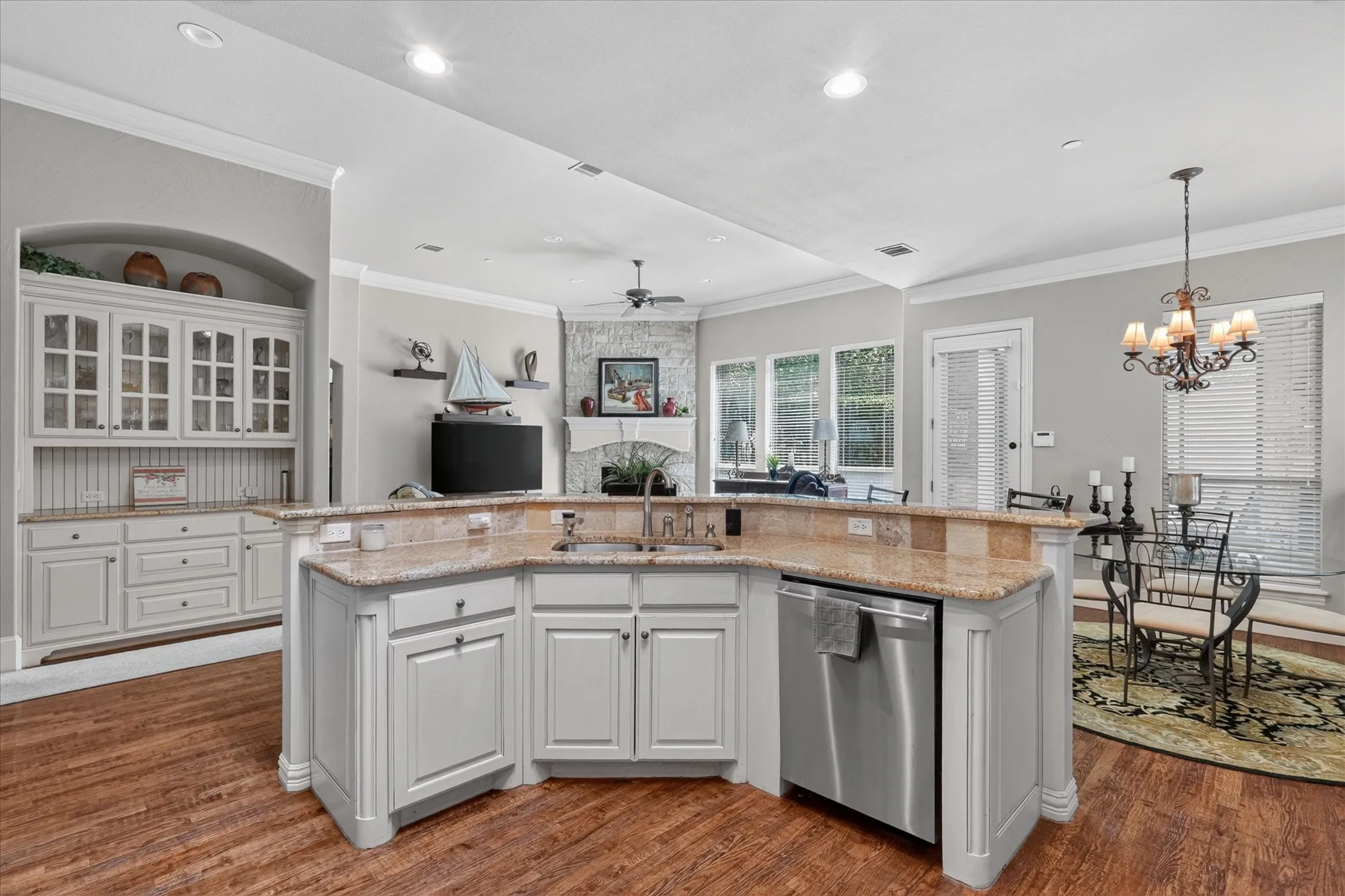 Single Family Residence For Sale in Tarrant County , 2824 Cotswold Court, Keller, Texas 76248, 3 Bedroom, 3 Bathroom, 2 Garage spaces, 2,611 Sqft, built in 2007, mls#21379318, Real Estate Agent in Keller, Homes For Sale in Tarrant county, Homes For Sale in Keller, Realtor in Keller Texas, Real Estate Brokerage Independent Realty Texas, Luminita Cordes Realtor