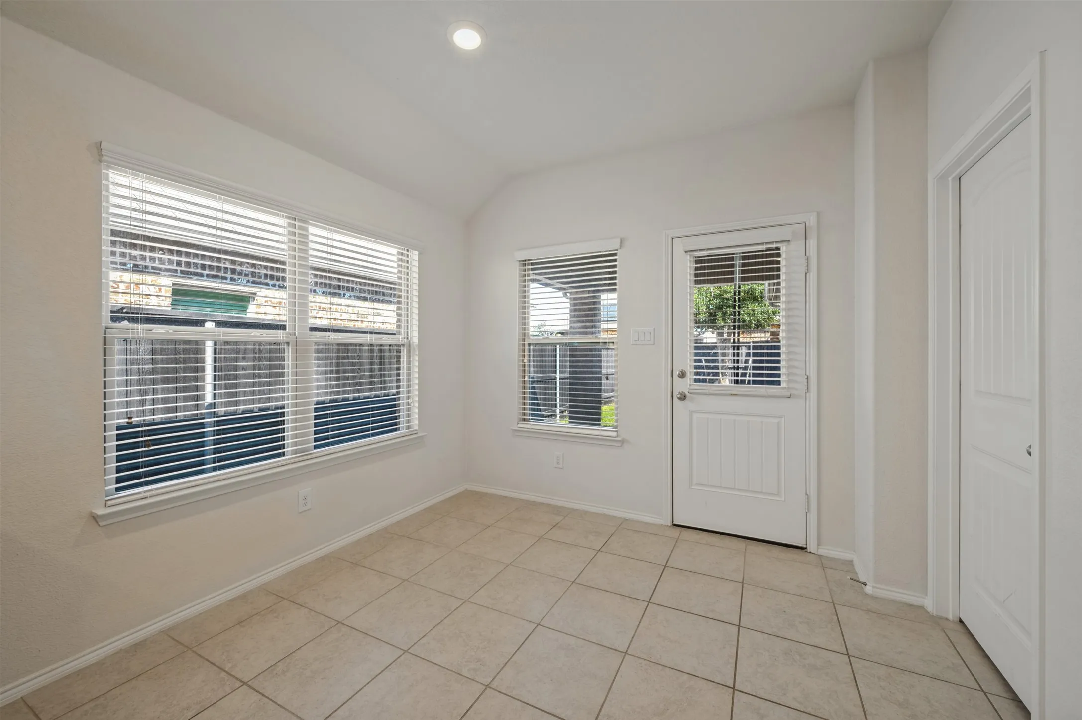 Single Family Residence For Sale in Denton County , 2445 Dolostone Drive, Little Elm, Texas 76227, 3 Bedroom, 2 Bathroom, 2 Garage spaces, 1,367 Sqft, built in 2018, mls#21392560, Real Estate Agent in Little Elm, Homes For Sale in Denton county, Homes For Sale in Little Elm, Realtor in Little Elm Texas, Real Estate Brokerage Independent Realty Texas, Luminita Cordes Realtor