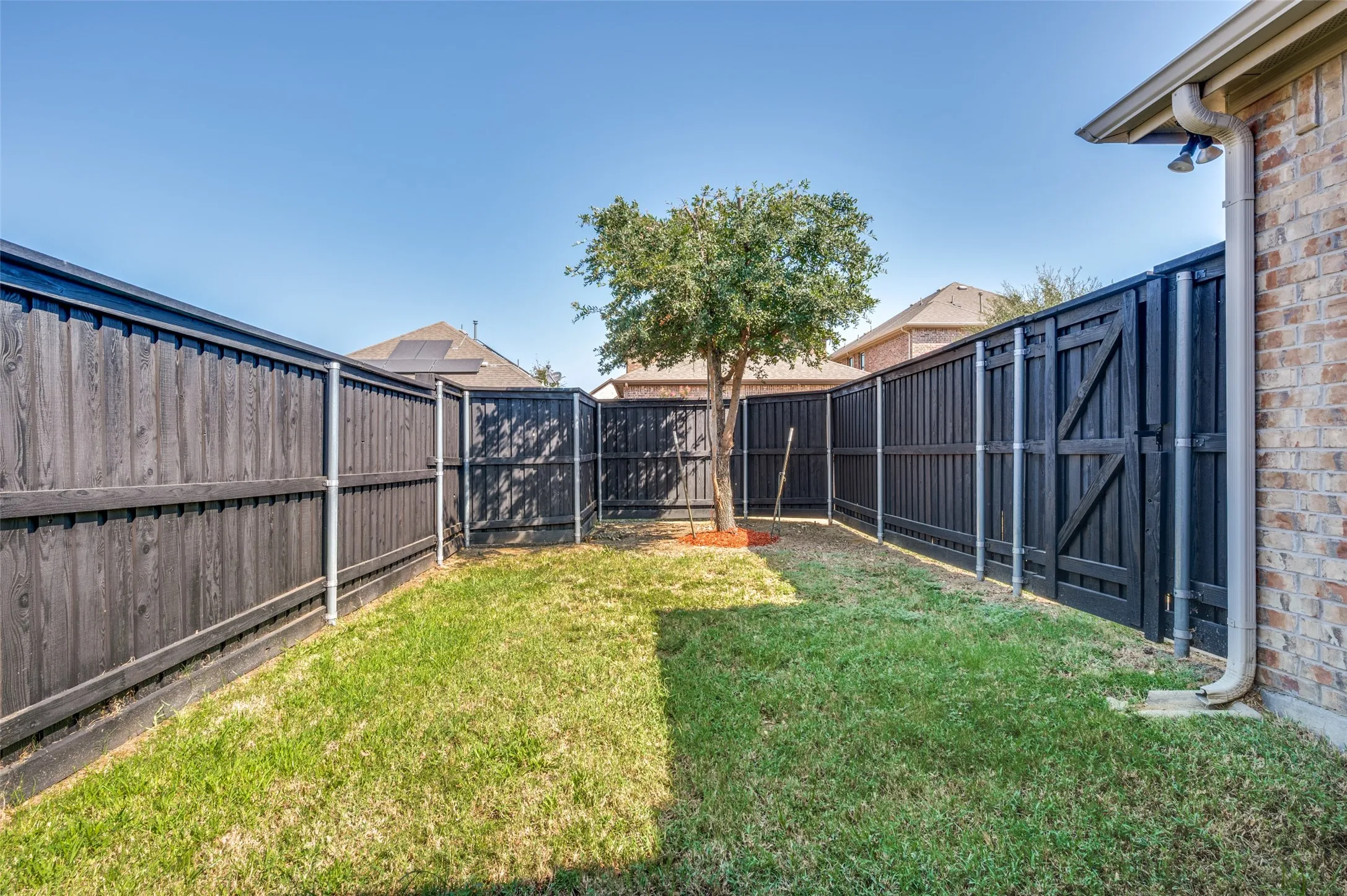 Single Family Residence For Sale in Denton County , 2445 Dolostone Drive, Little Elm, Texas 76227, 3 Bedroom, 2 Bathroom, 2 Garage spaces, 1,367 Sqft, built in 2018, mls#21392560, Real Estate Agent in Little Elm, Homes For Sale in Denton county, Homes For Sale in Little Elm, Realtor in Little Elm Texas, Real Estate Brokerage Independent Realty Texas, Luminita Cordes Realtor