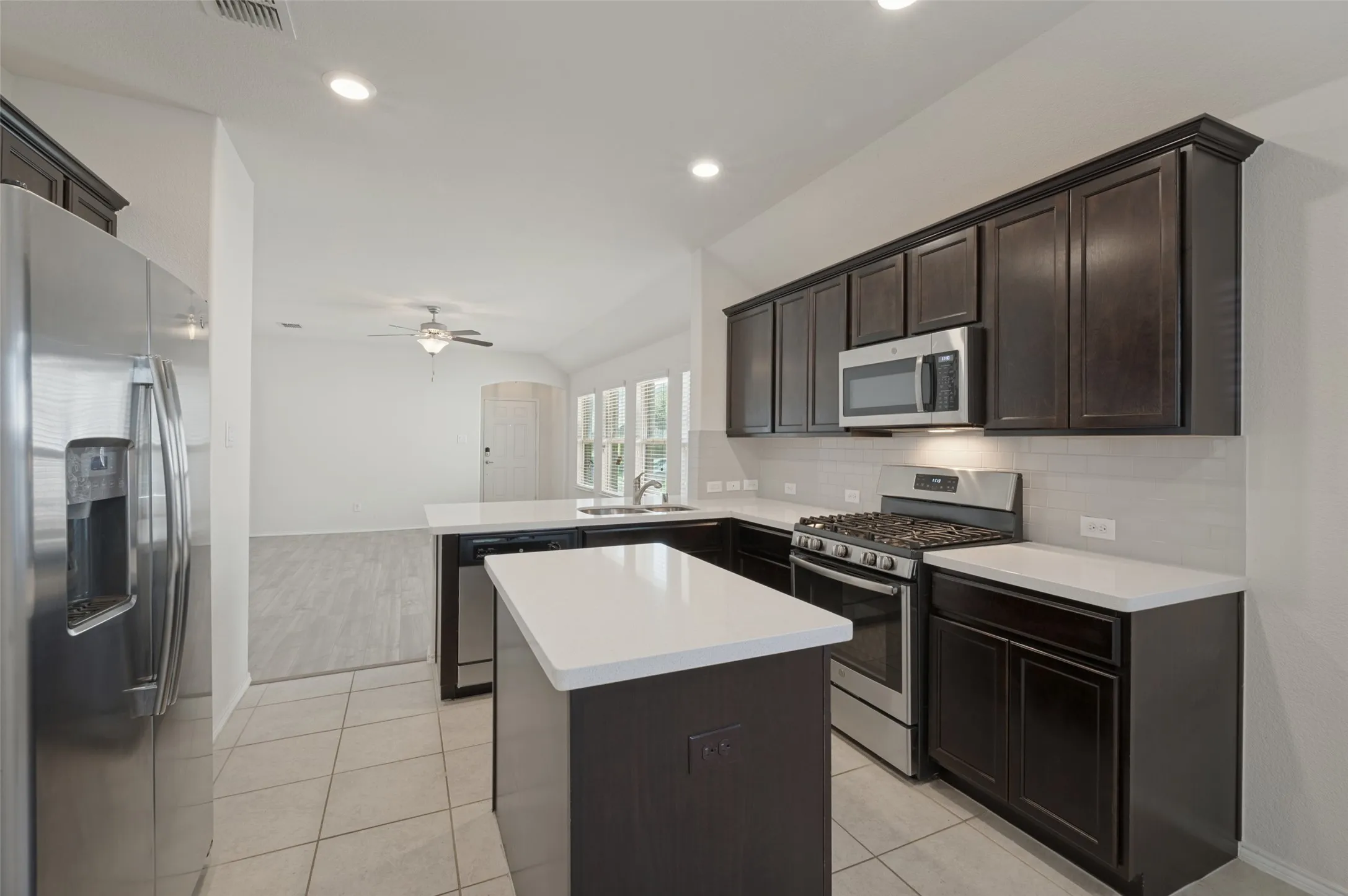 Single Family Residence For Sale in Denton County , 2445 Dolostone Drive, Little Elm, Texas 76227, 3 Bedroom, 2 Bathroom, 2 Garage spaces, 1,367 Sqft, built in 2018, mls#21392560, Real Estate Agent in Little Elm, Homes For Sale in Denton county, Homes For Sale in Little Elm, Realtor in Little Elm Texas, Real Estate Brokerage Independent Realty Texas, Luminita Cordes Realtor