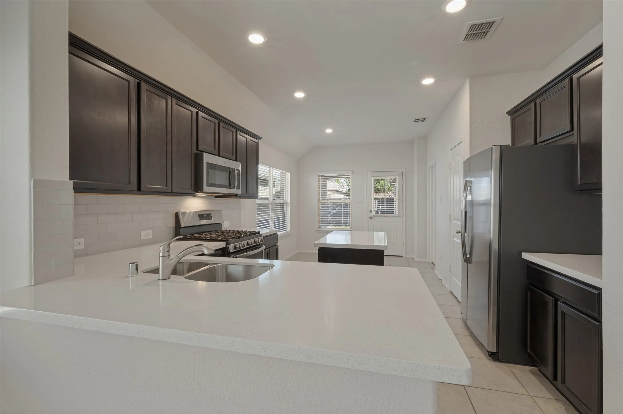 Single Family Residence For Sale in Denton County , 2445 Dolostone Drive, Little Elm, Texas 76227, 3 Bedroom, 2 Bathroom, 2 Garage spaces, 1,367 Sqft, built in 2018, mls#21392560, Real Estate Agent in Little Elm, Homes For Sale in Denton county, Homes For Sale in Little Elm, Realtor in Little Elm Texas, Real Estate Brokerage Independent Realty Texas, Luminita Cordes Realtor