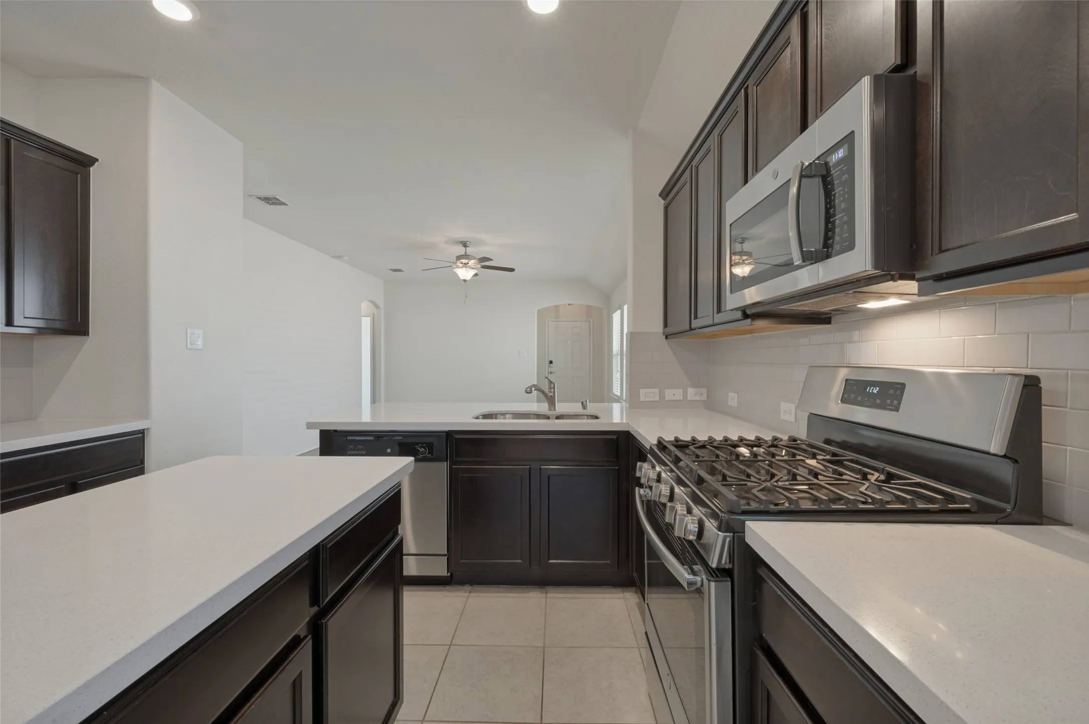 Single Family Residence For Sale in Denton County , 2445 Dolostone Drive, Little Elm, Texas 76227, 3 Bedroom, 2 Bathroom, 2 Garage spaces, 1,367 Sqft, built in 2018, mls#21392560, Real Estate Agent in Little Elm, Homes For Sale in Denton county, Homes For Sale in Little Elm, Realtor in Little Elm Texas, Real Estate Brokerage Independent Realty Texas, Luminita Cordes Realtor