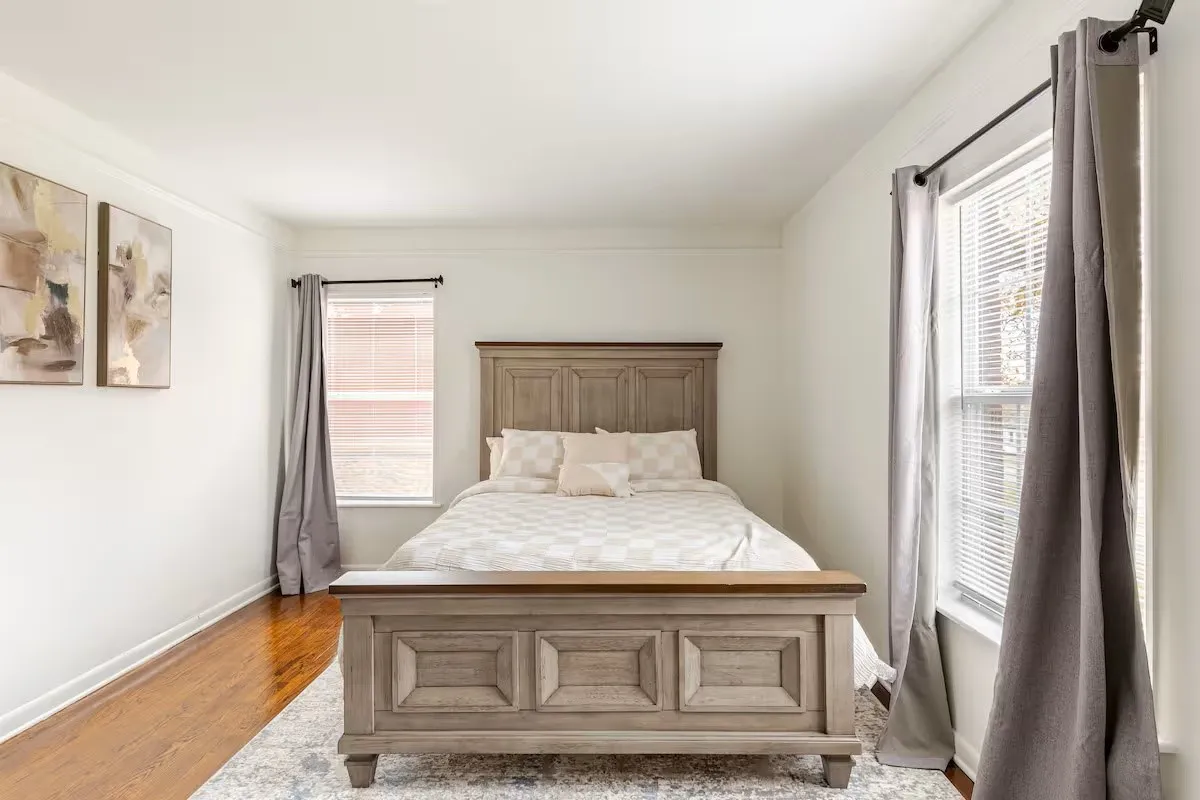 Hardwood-finish flooring, crown molding, and two windows with blinds