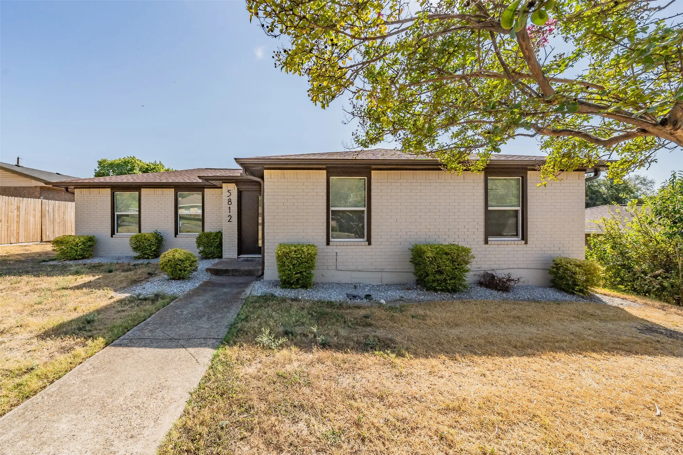 Single Family Residence For Rent in Dallas County , 5812 Regatta Circle, Dallas, Texas 75232, 3 Bedroom, 2 Bathroom, 2 Garage spaces, 1,303 Sqft, built in 1982, mls#21393603, Real Estate Agent in Dallas, Homes For Rent in Dallas county, Homes For Rent in Dallas, Realtor in Dallas Texas, Real Estate Brokerage Independent Realty Texas, Luminita Cordes Realtor