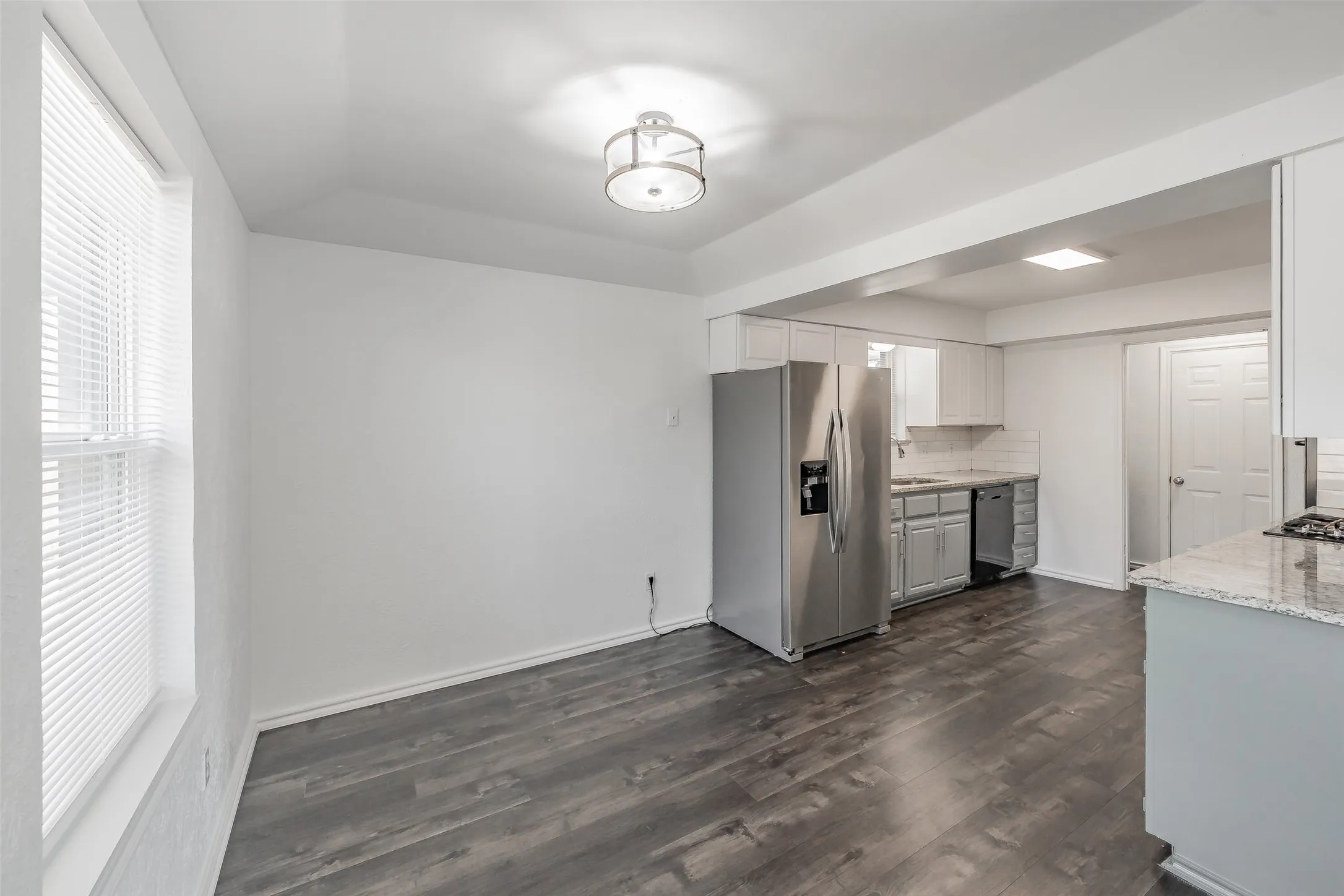 Single Family Residence For Rent in Dallas County , 5812 Regatta Circle, Dallas, Texas 75232, 3 Bedroom, 2 Bathroom, 2 Garage spaces, 1,303 Sqft, built in 1982, mls#21393603, Real Estate Agent in Dallas, Homes For Rent in Dallas county, Homes For Rent in Dallas, Realtor in Dallas Texas, Real Estate Brokerage Independent Realty Texas, Luminita Cordes Realtor