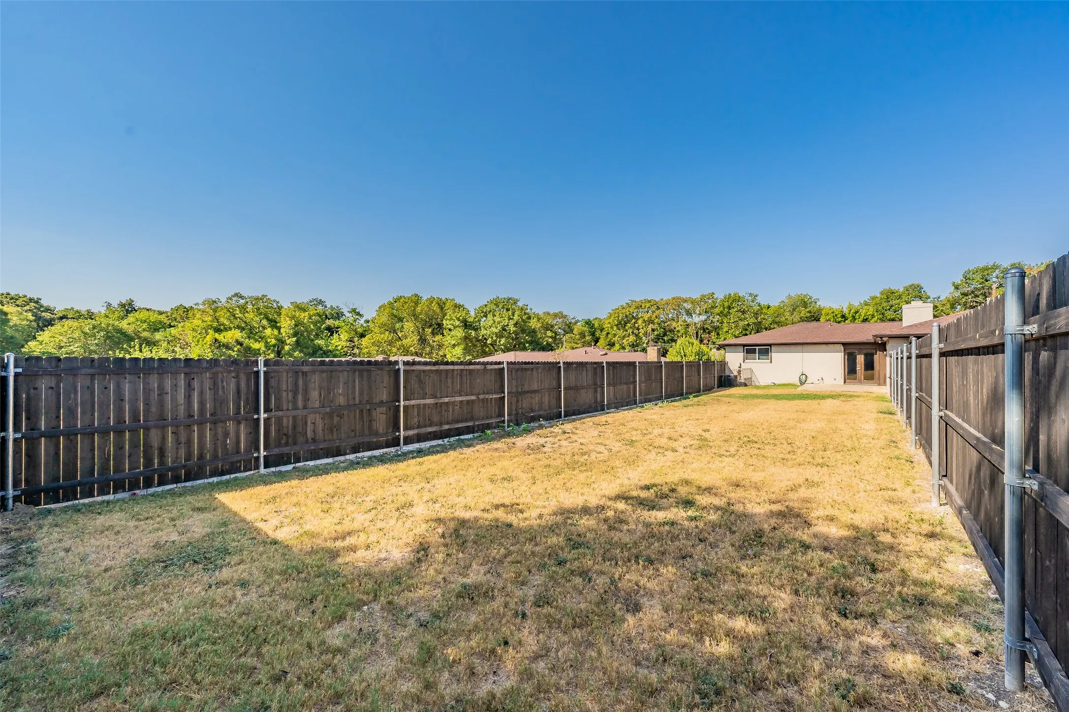 Single Family Residence For Rent in Dallas County , 5812 Regatta Circle, Dallas, Texas 75232, 3 Bedroom, 2 Bathroom, 2 Garage spaces, 1,303 Sqft, built in 1982, mls#21393603, Real Estate Agent in Dallas, Homes For Rent in Dallas county, Homes For Rent in Dallas, Realtor in Dallas Texas, Real Estate Brokerage Independent Realty Texas, Luminita Cordes Realtor